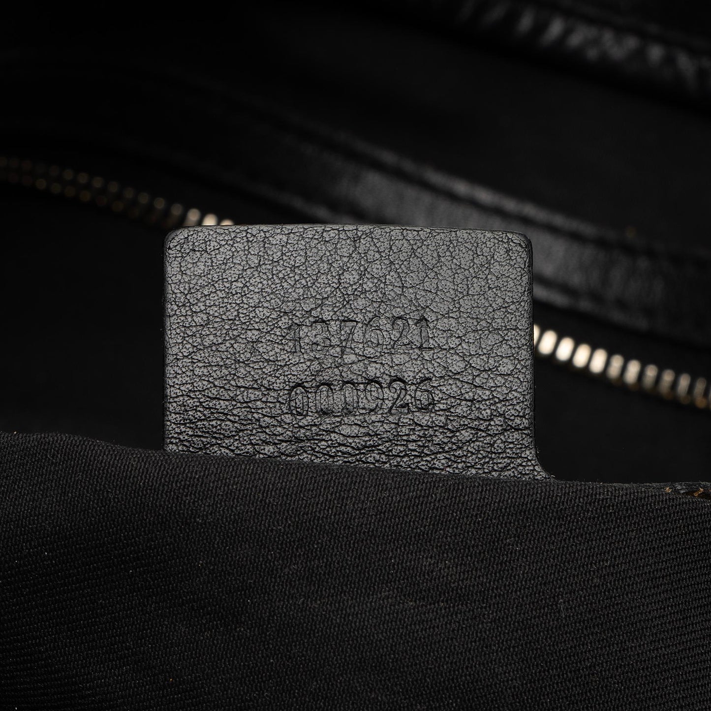 Gucci Leather Pelham Medium Shoulder Bag (SHF-JJlaoH)