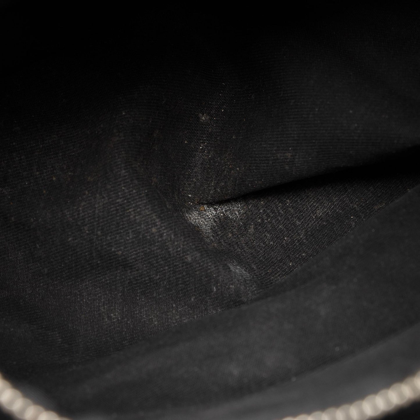 Gucci Leather Pelham Medium Shoulder Bag (SHF-JJlaoH)