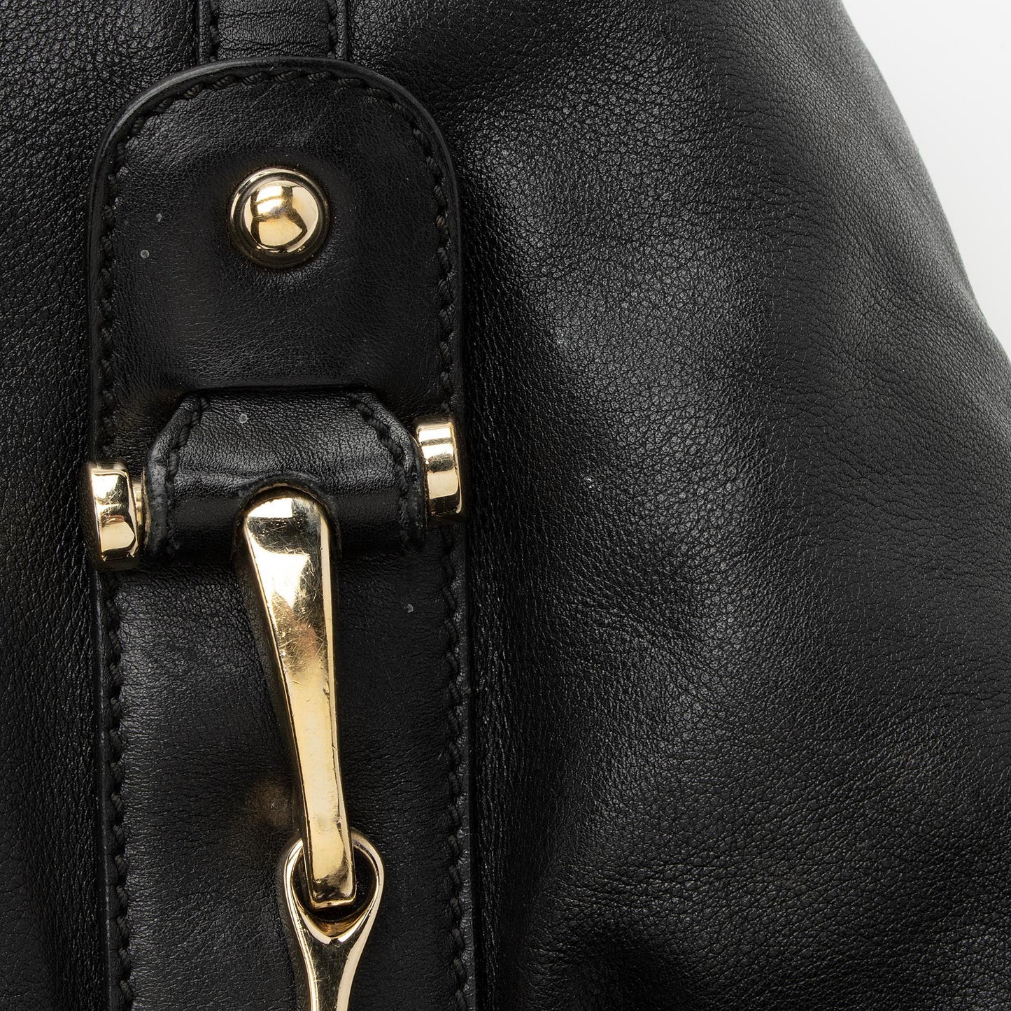 Gucci Leather Pelham Medium Shoulder Bag (SHF-JJlaoH)