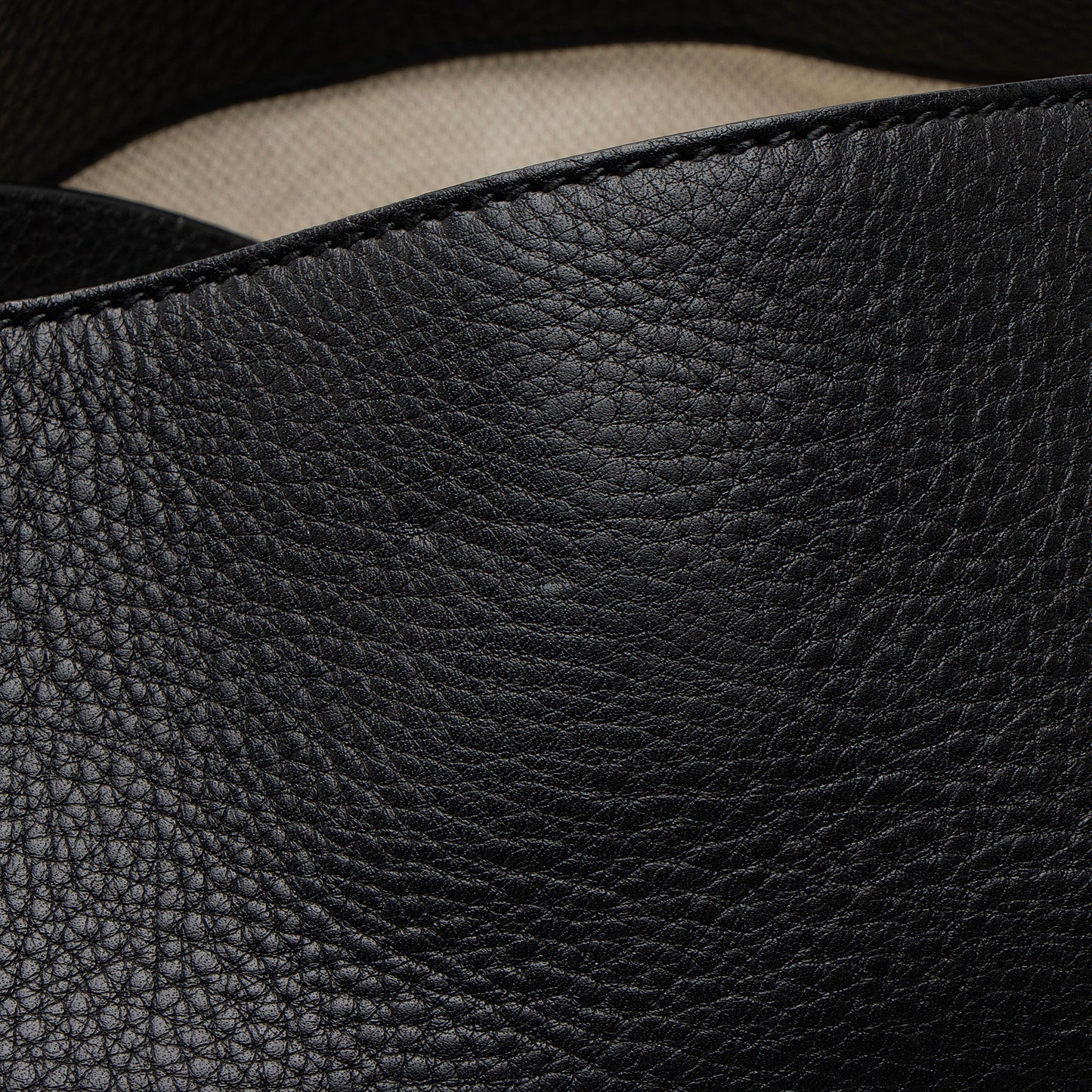Gucci Leather Soho Medium Shoulder Bag (SHF-u260oT)