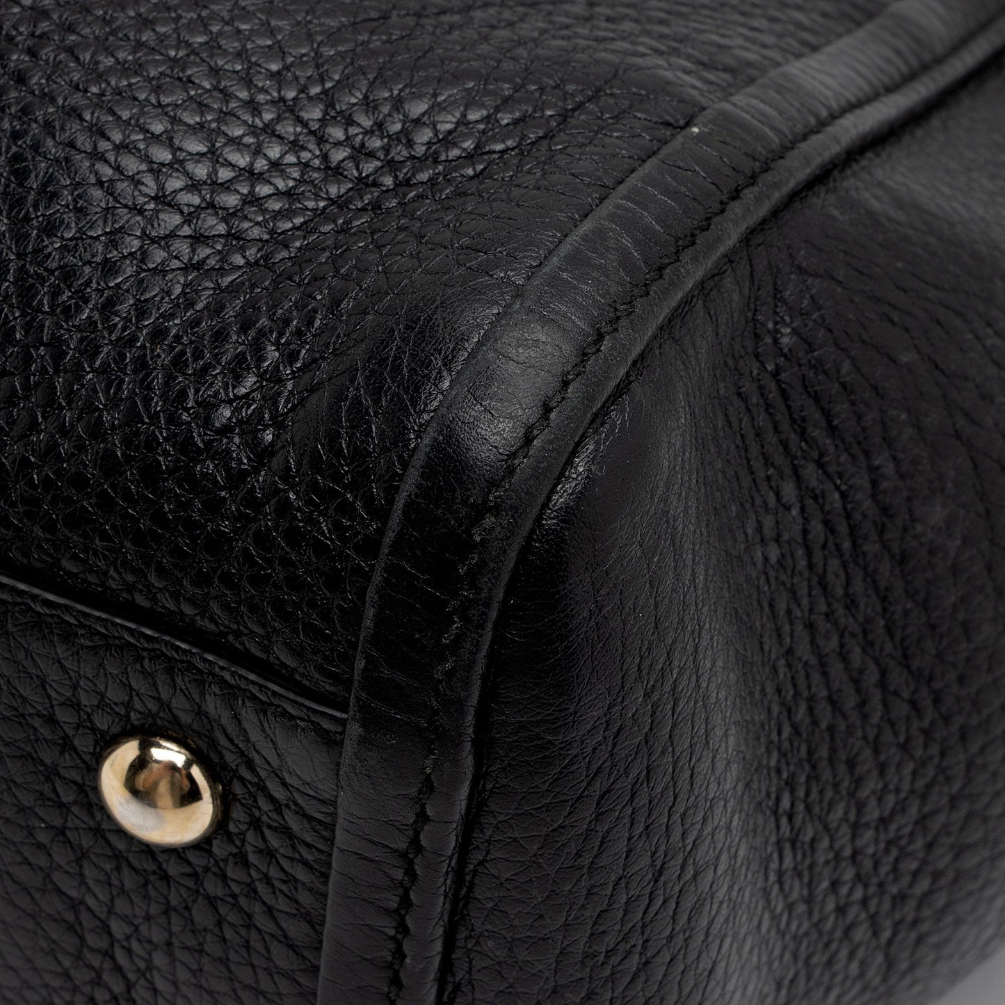 Gucci Leather Soho Top Handle (SHF-LCyvXT)
