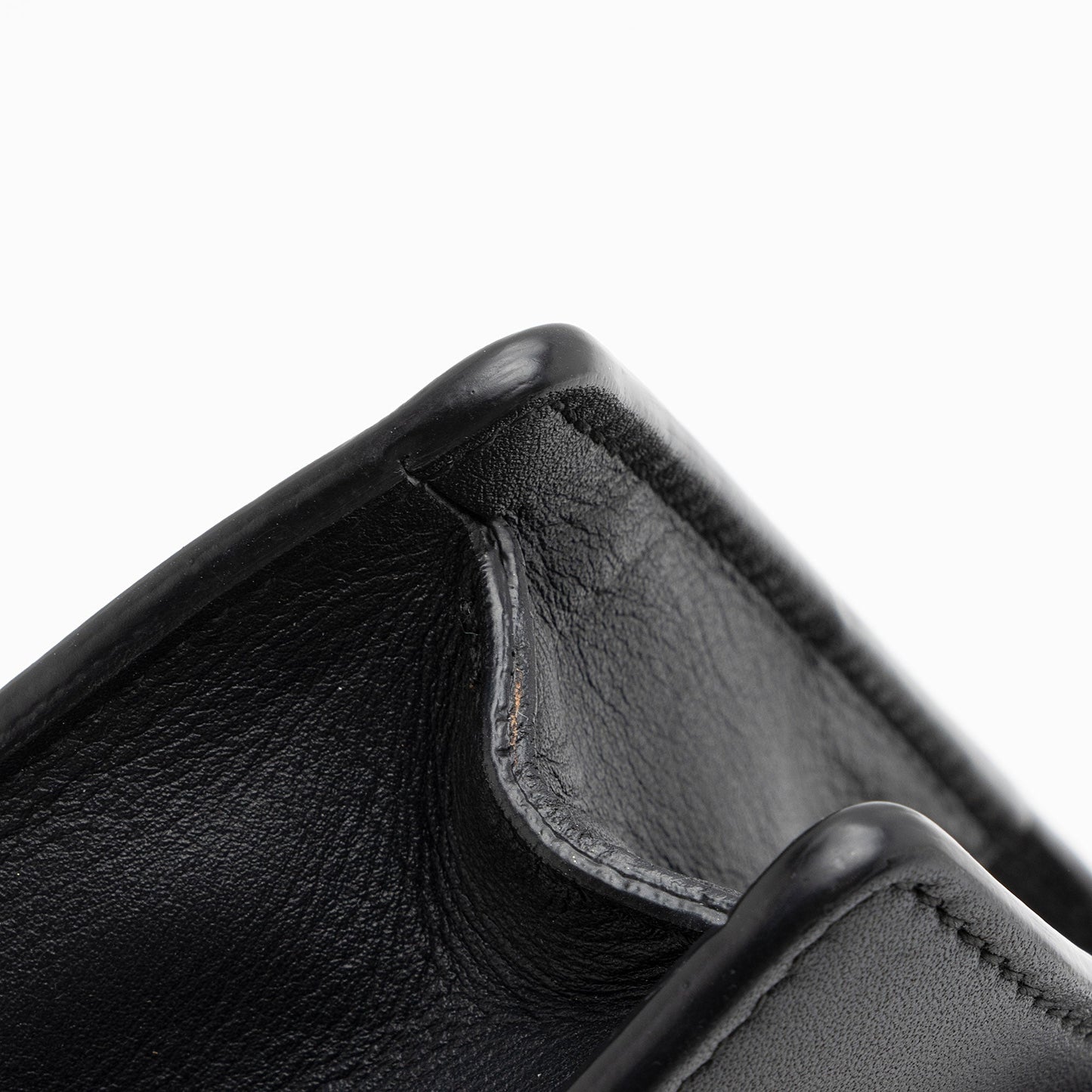 Gucci Leather Sylvie Super Mini Bag (SHF-pKo8lR)