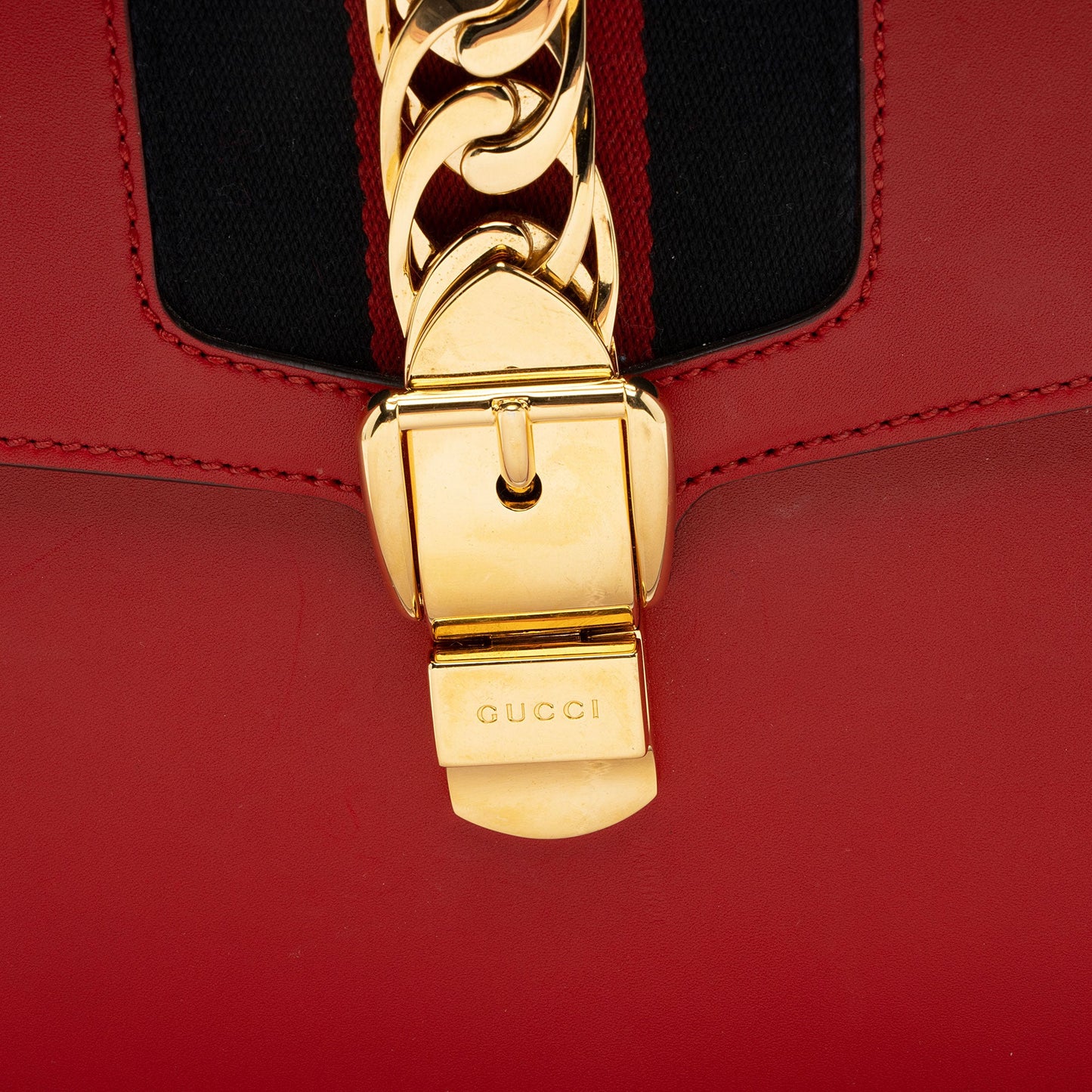 Gucci Leather Sylvie Top Handle Medium Satchel (SHF-BlCZi9)