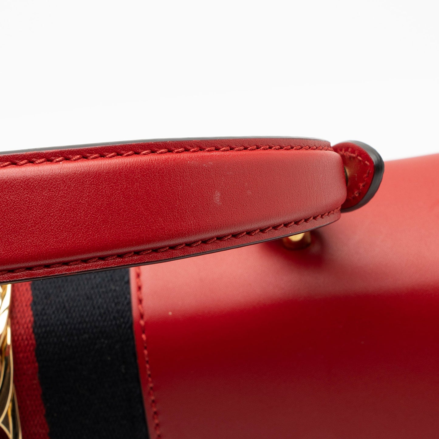 Gucci Leather Sylvie Top Handle Medium Satchel (SHF-BlCZi9)