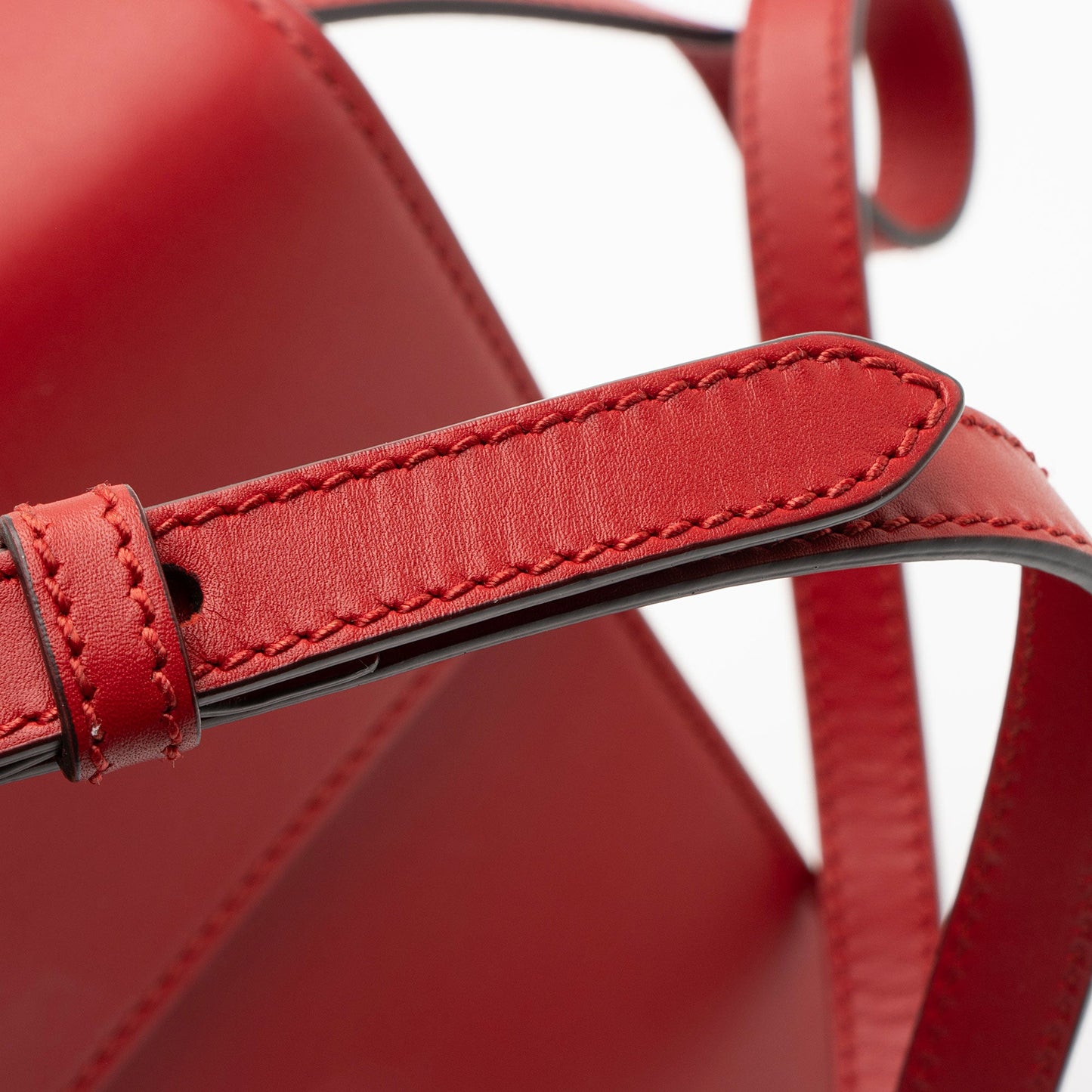 Gucci Leather Sylvie Top Handle Medium Satchel (SHF-BlCZi9)