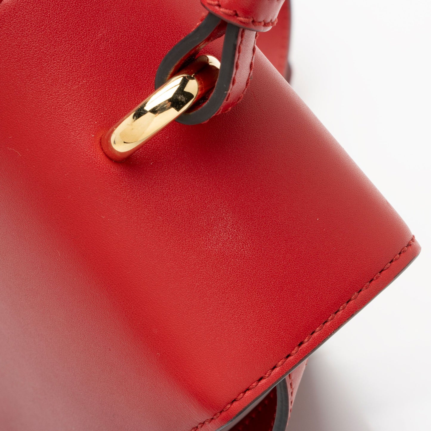 Gucci Leather Sylvie Top Handle Medium Satchel (SHF-BlCZi9)