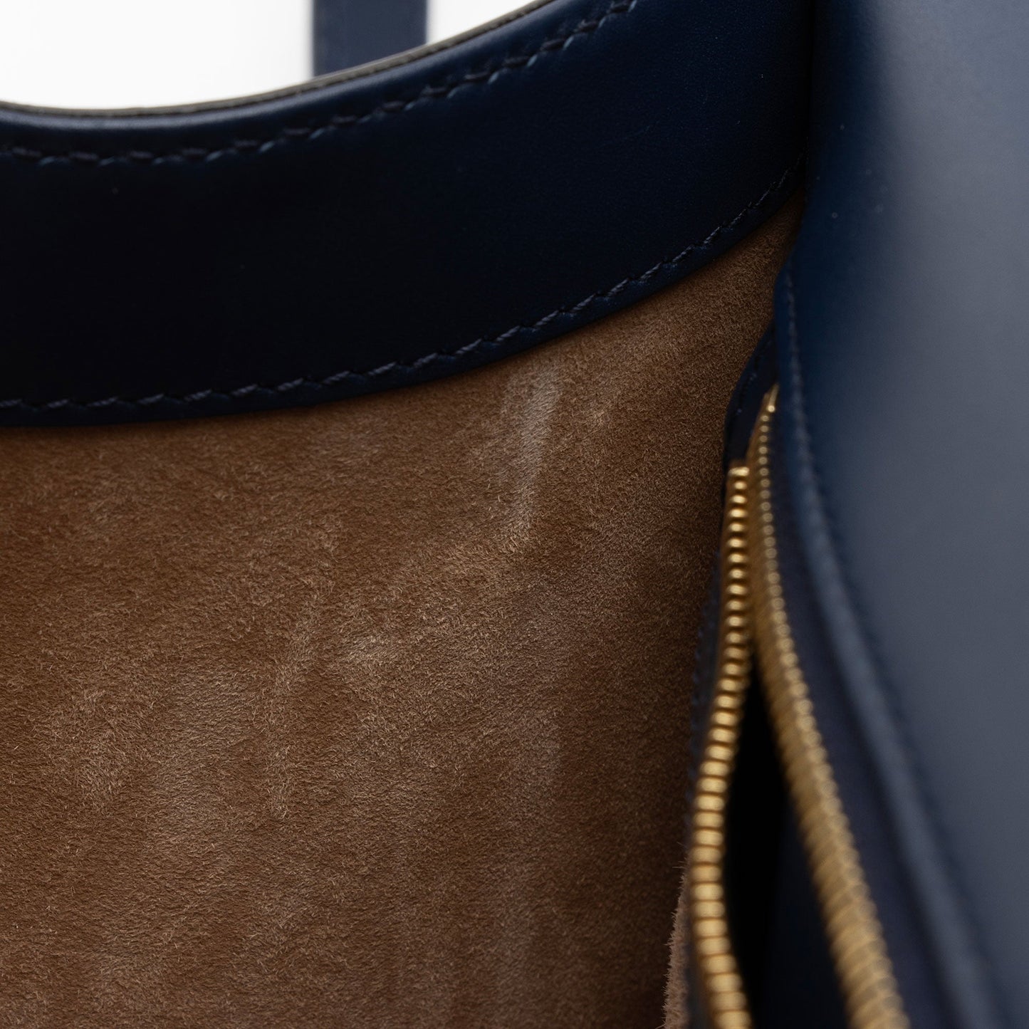 Gucci Leather Sylvie Medium Top Handle (SHF-s5Ji15)