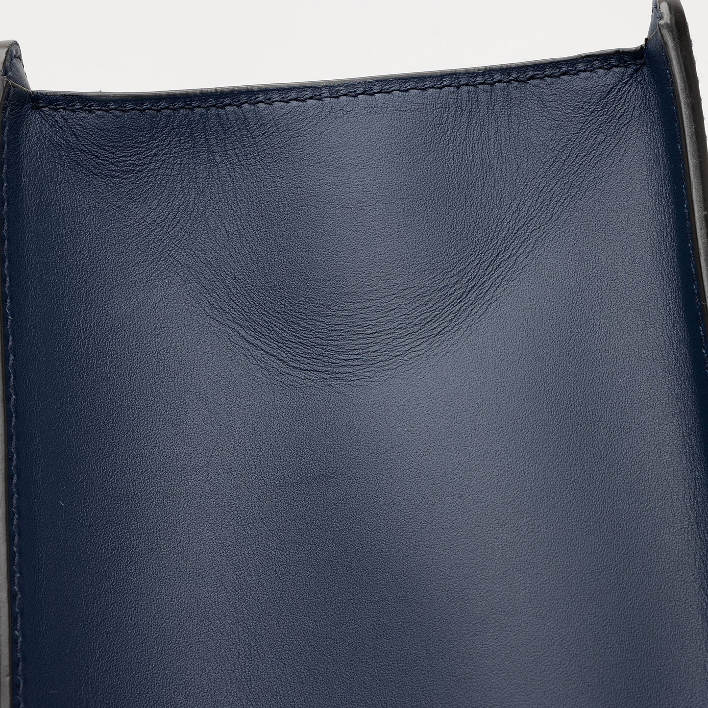 Gucci Leather Sylvie Medium Top Handle (SHF-s5Ji15)