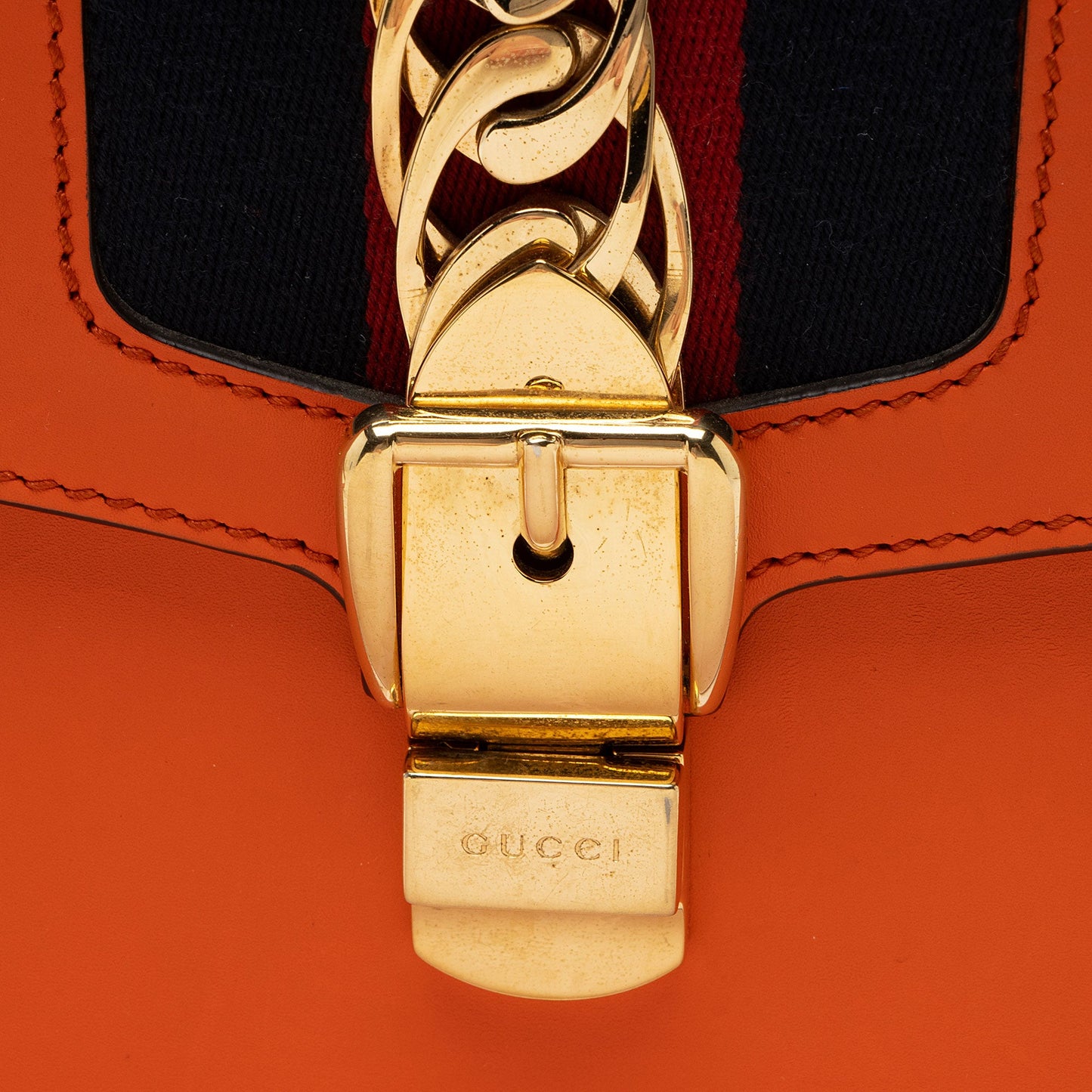 Gucci Leather Sylvie Medium Top Handle (SHF-PUOoAN)