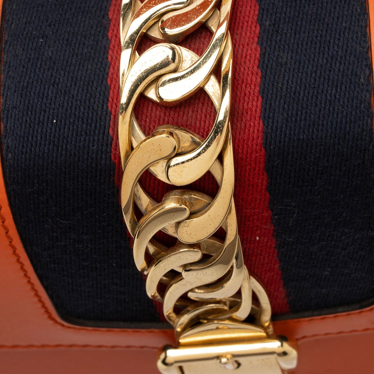 Gucci Leather Sylvie Medium Top Handle (SHF-PUOoAN)