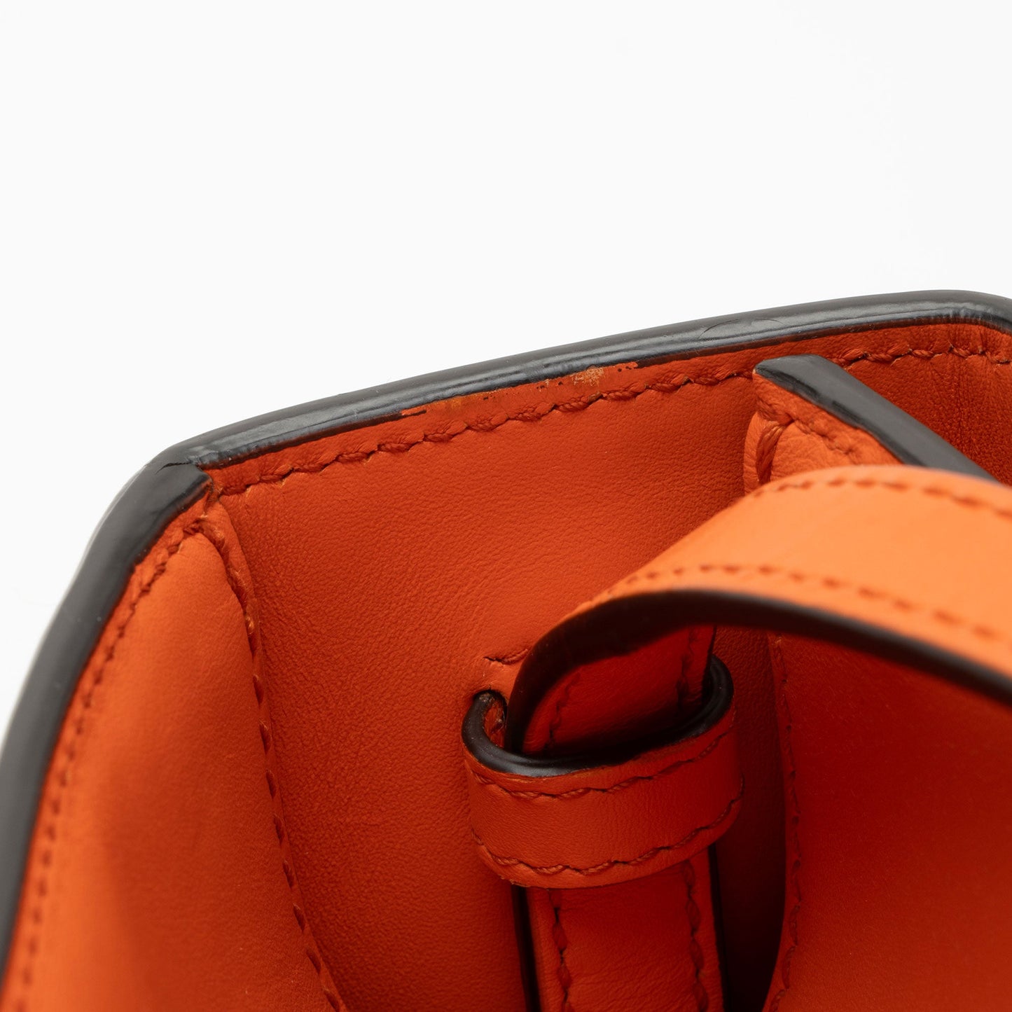 Gucci Leather Sylvie Medium Top Handle (SHF-PUOoAN)