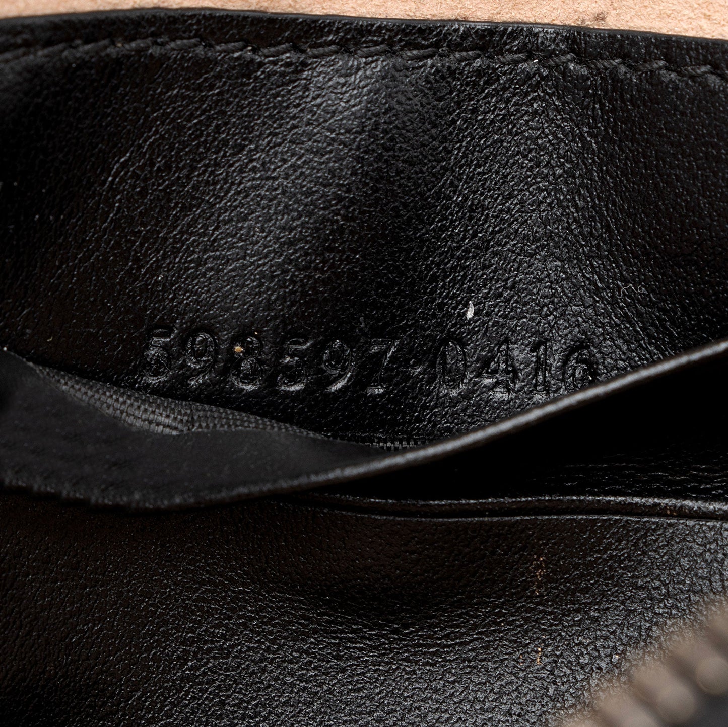 Gucci Matelasse Leather GG Marmont Mini Crossbody Bag (SHF-2UTE9c)