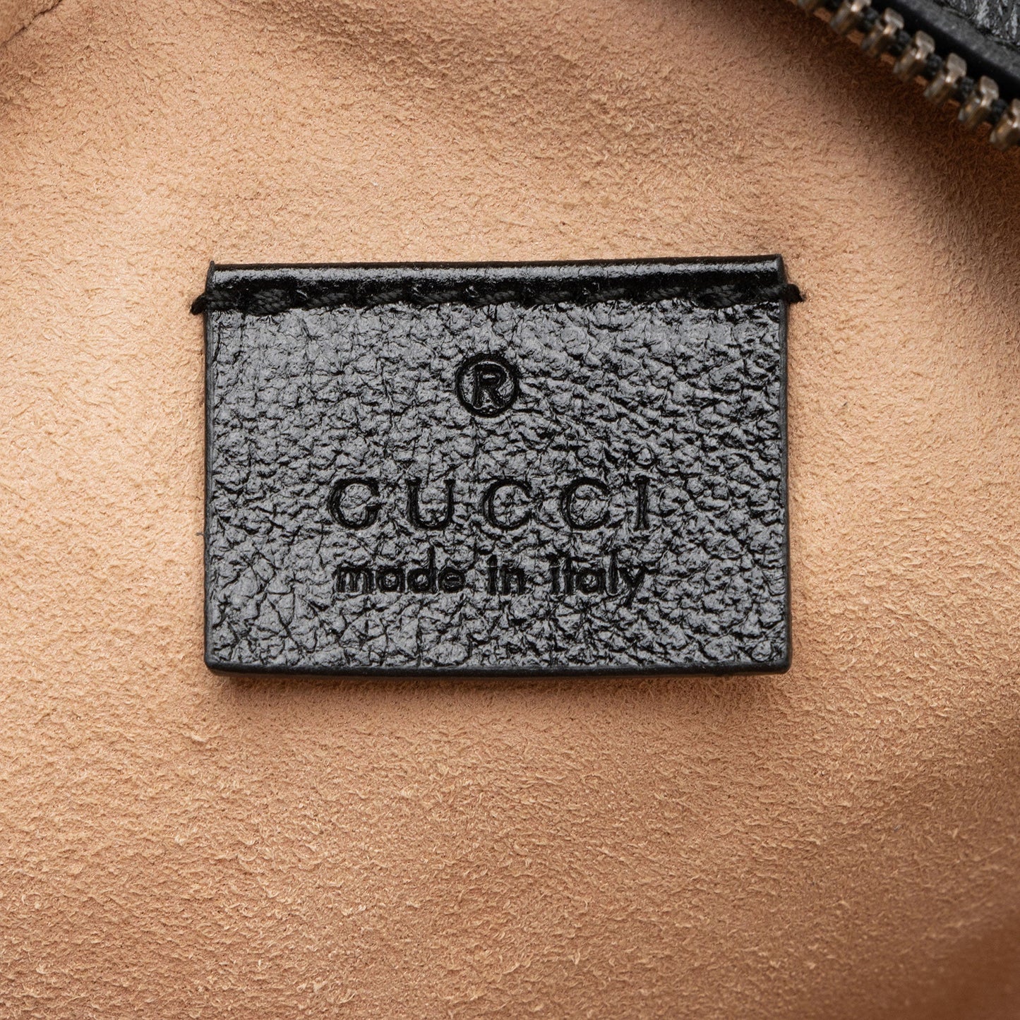 Gucci Matelasse Leather GG Marmont Round Mini Shoulder Bag (SHF-CQiicg)