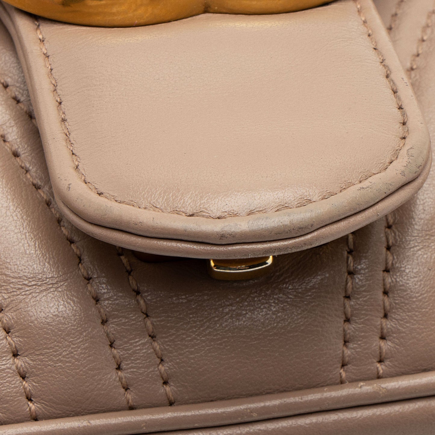Gucci Matelasse Leather GG Marmont Small Flap Bag (SHF-V9wY7d)