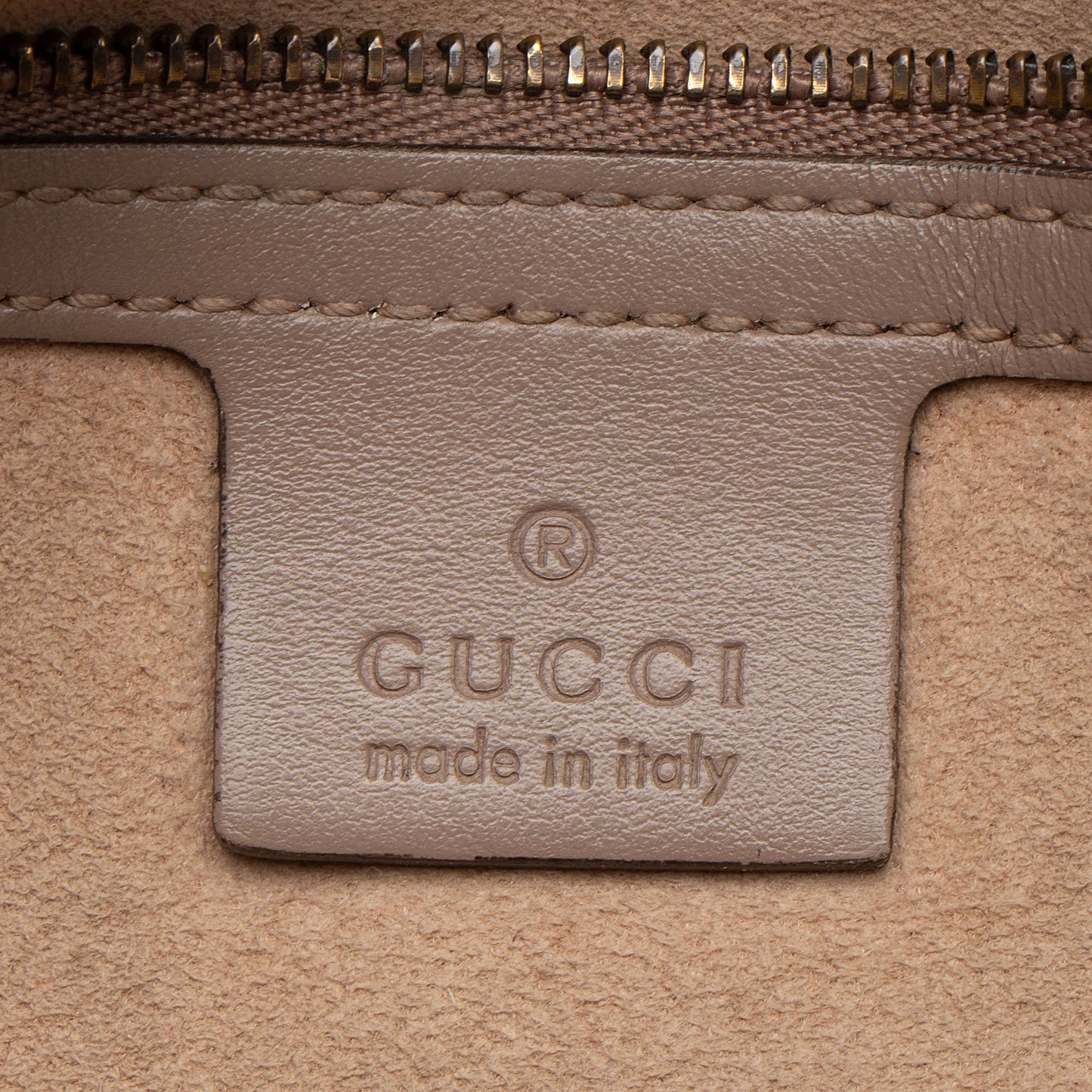 Gucci Matelasse Leather GG Marmont Small Flap Bag (SHF-V9wY7d)
