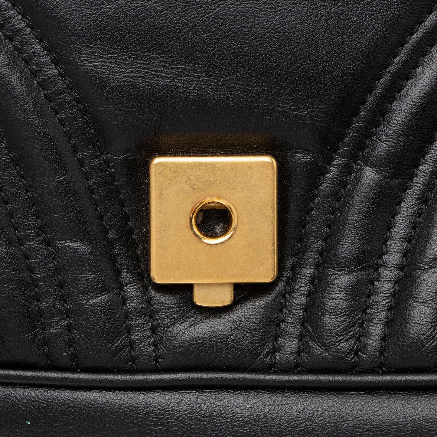 Gucci Matelasse Leather GG Marmont Small Flap Shoulder Bag (SHF-5zif5r)