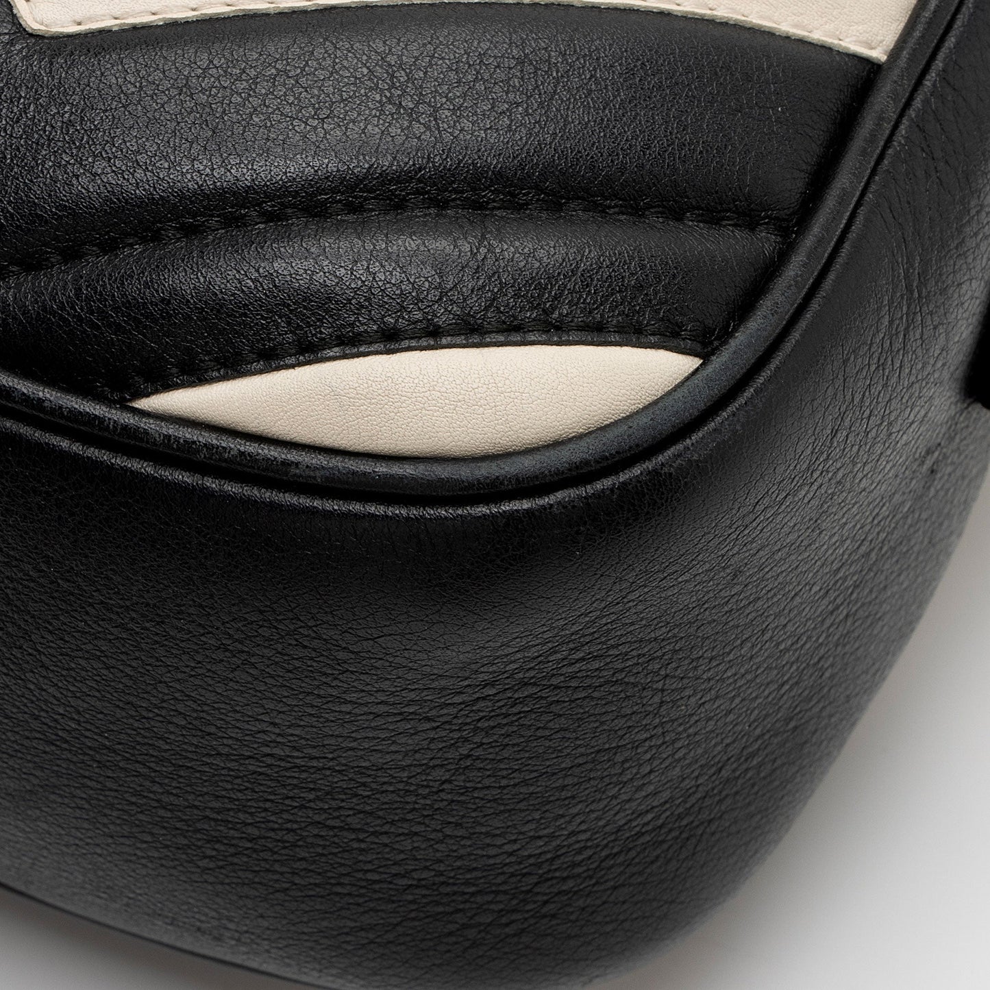 Gucci Matelasse Leather GG Marmont Small Shoulder Bag (SHF-cKg6iD)