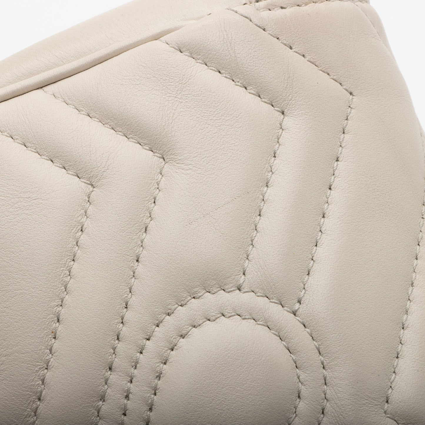 Gucci Matelasse Leather GG Marmont Super Mini Flap Bag (SHF-beHFsH)