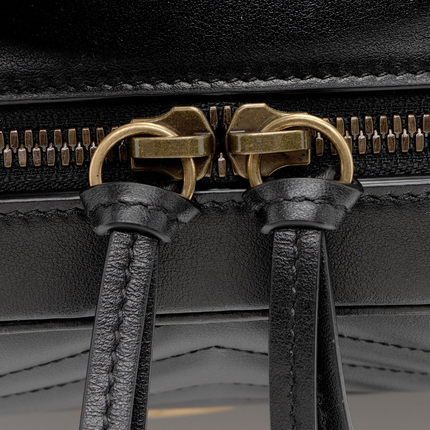 Gucci Matelasse Leather GG Marmont Top Handle Zip Around Small Shoulder Bag (SHF-wK4h1j)