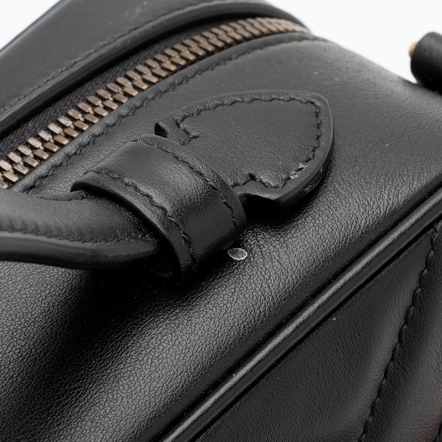 Gucci Matelasse Leather GG Marmont Top Handle Zip Around Small Shoulder Bag (SHF-wK4h1j)
