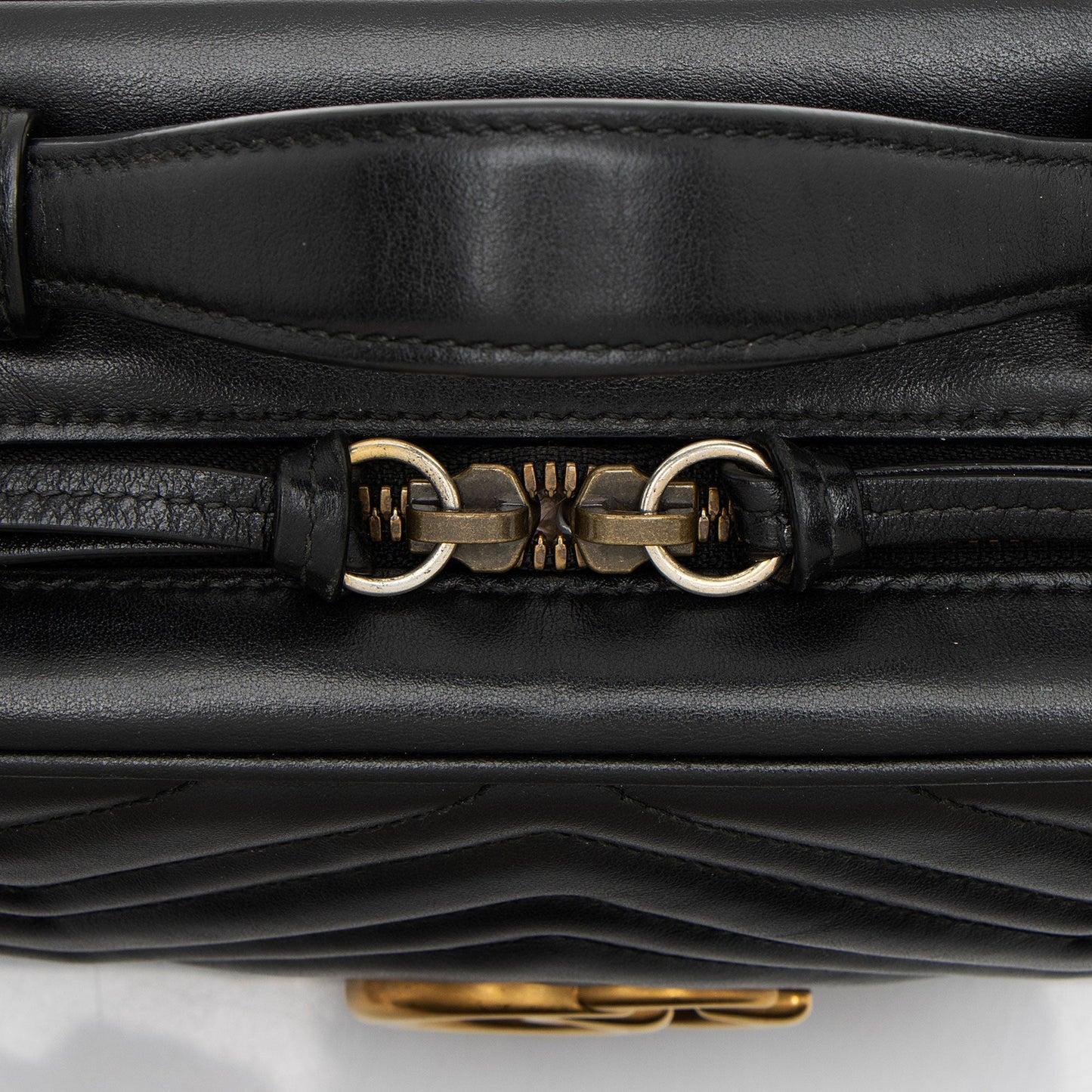 Gucci Matelasse Leather GG Marmont Zip Around Top Handle (SHF-aqAv76)
