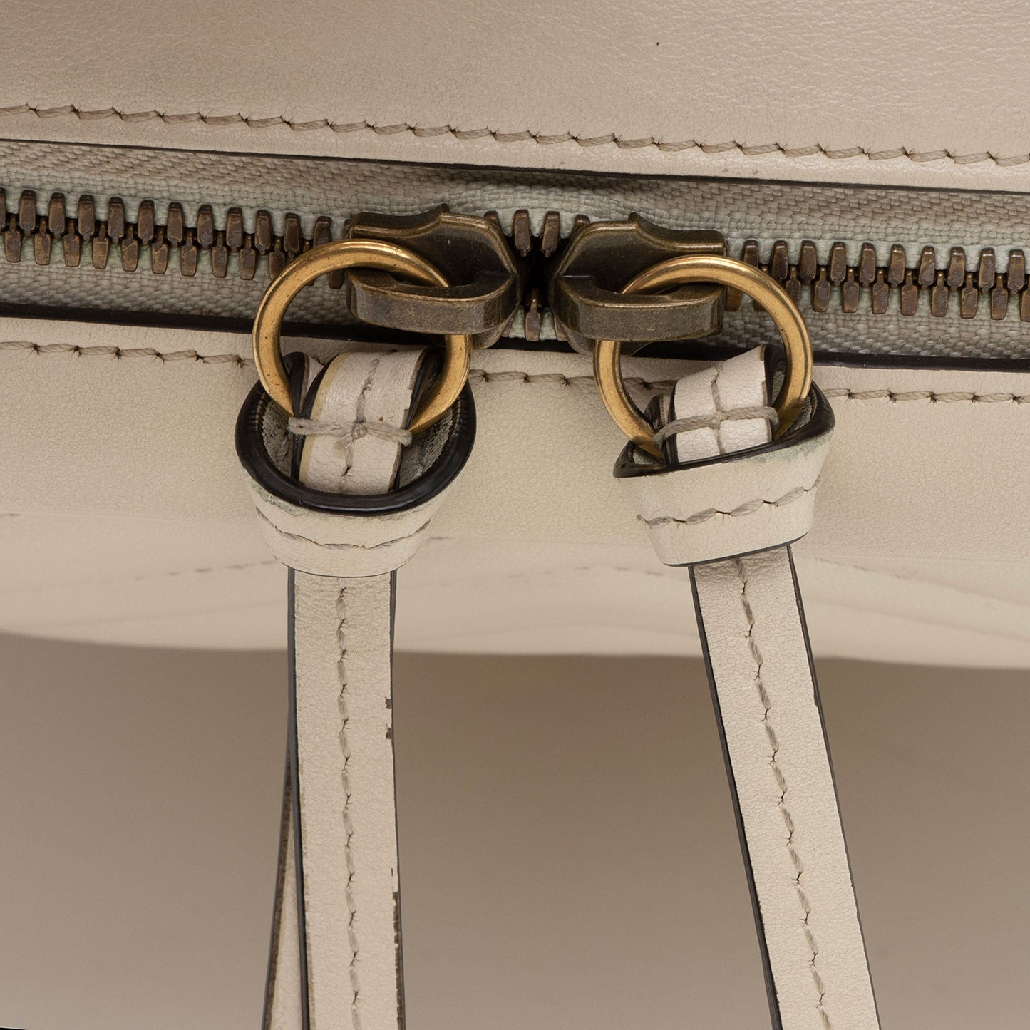 Gucci Matelasse Leather GG Marmont Zip Around Top Handle (SHF-mIutYM)