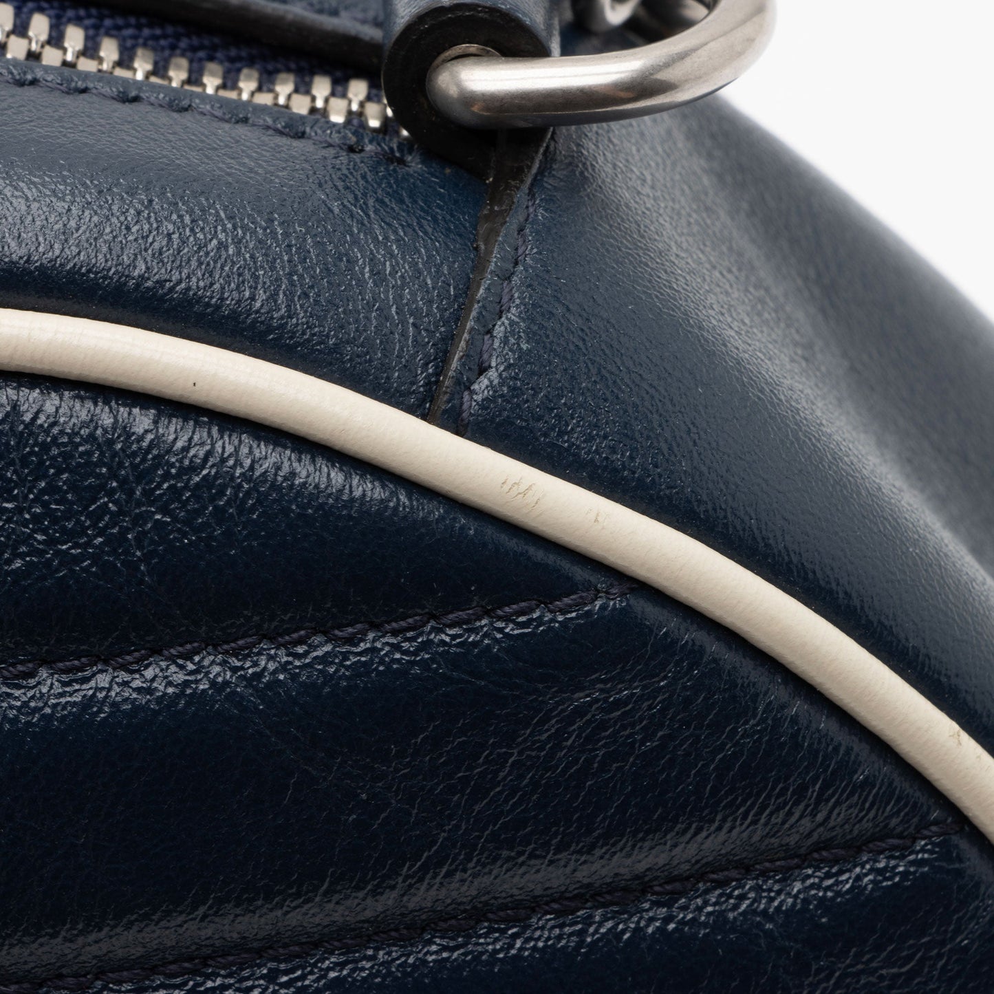 Gucci Matelasse Leather Torchon GG Marmont Round Mini Shoulder Bag (SHF-GetCBa)