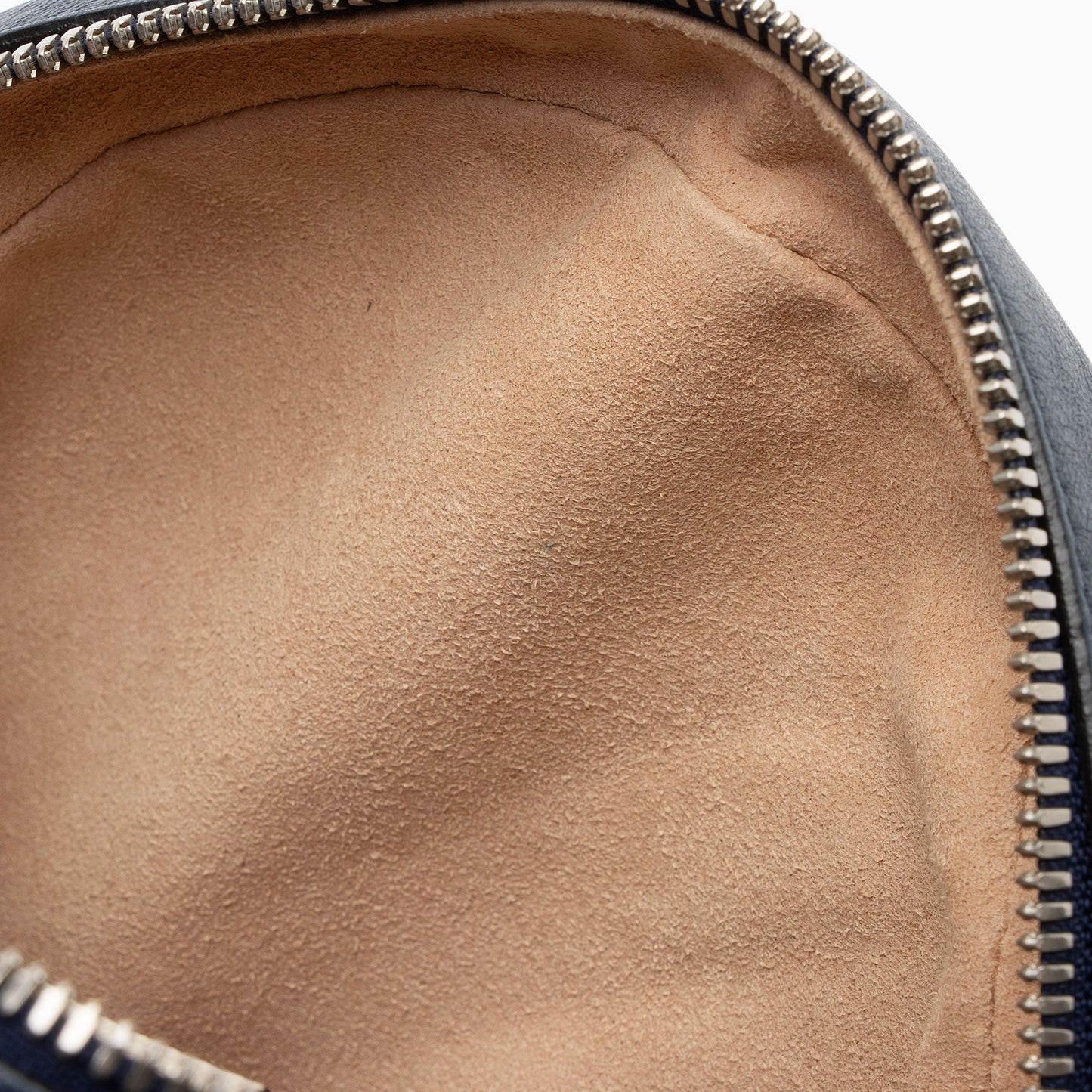 Gucci Matelasse Leather Torchon GG Marmont Round Mini Shoulder Bag (SHF-GetCBa)