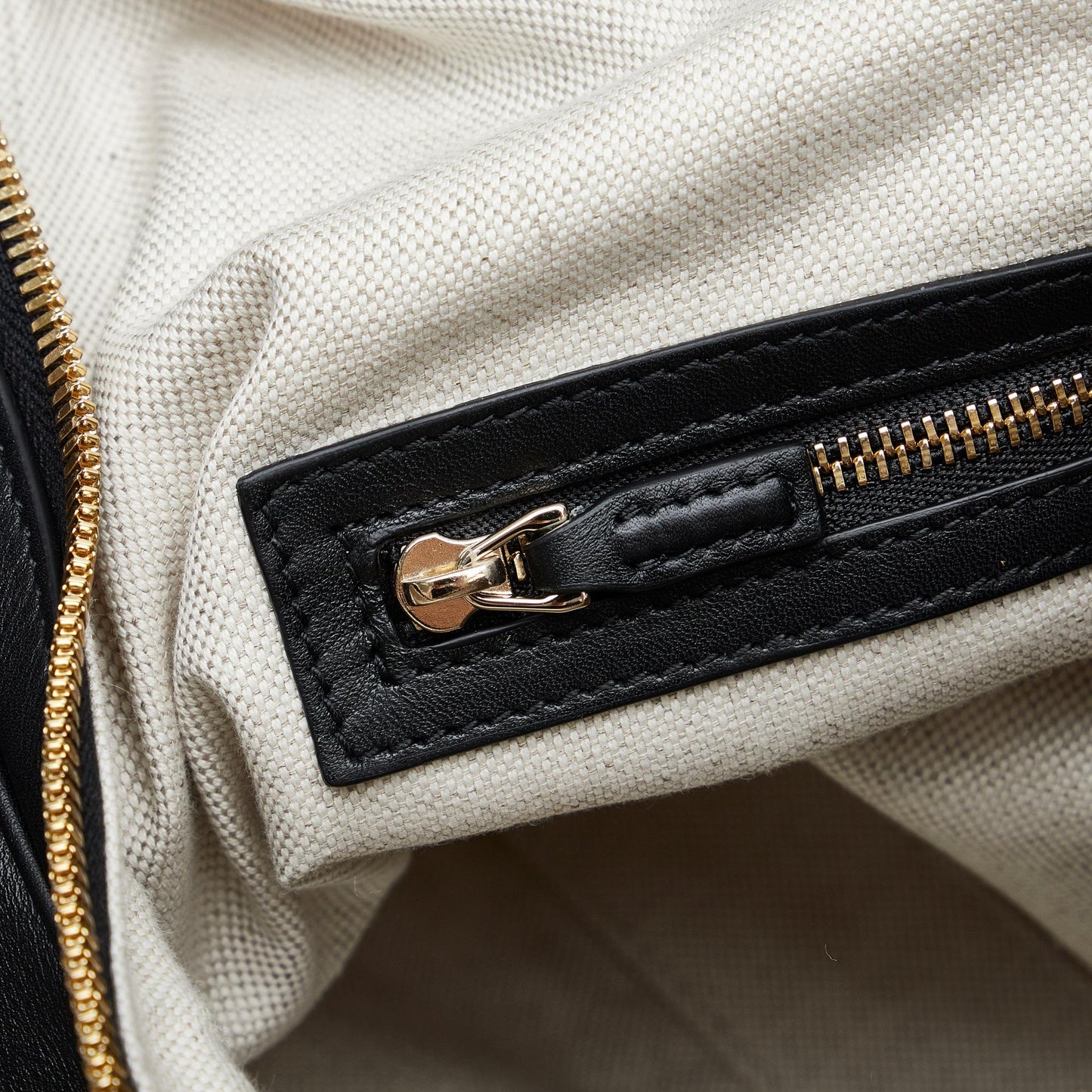 Gucci Medium Attache Crossbody (SHG-2hlS8A)