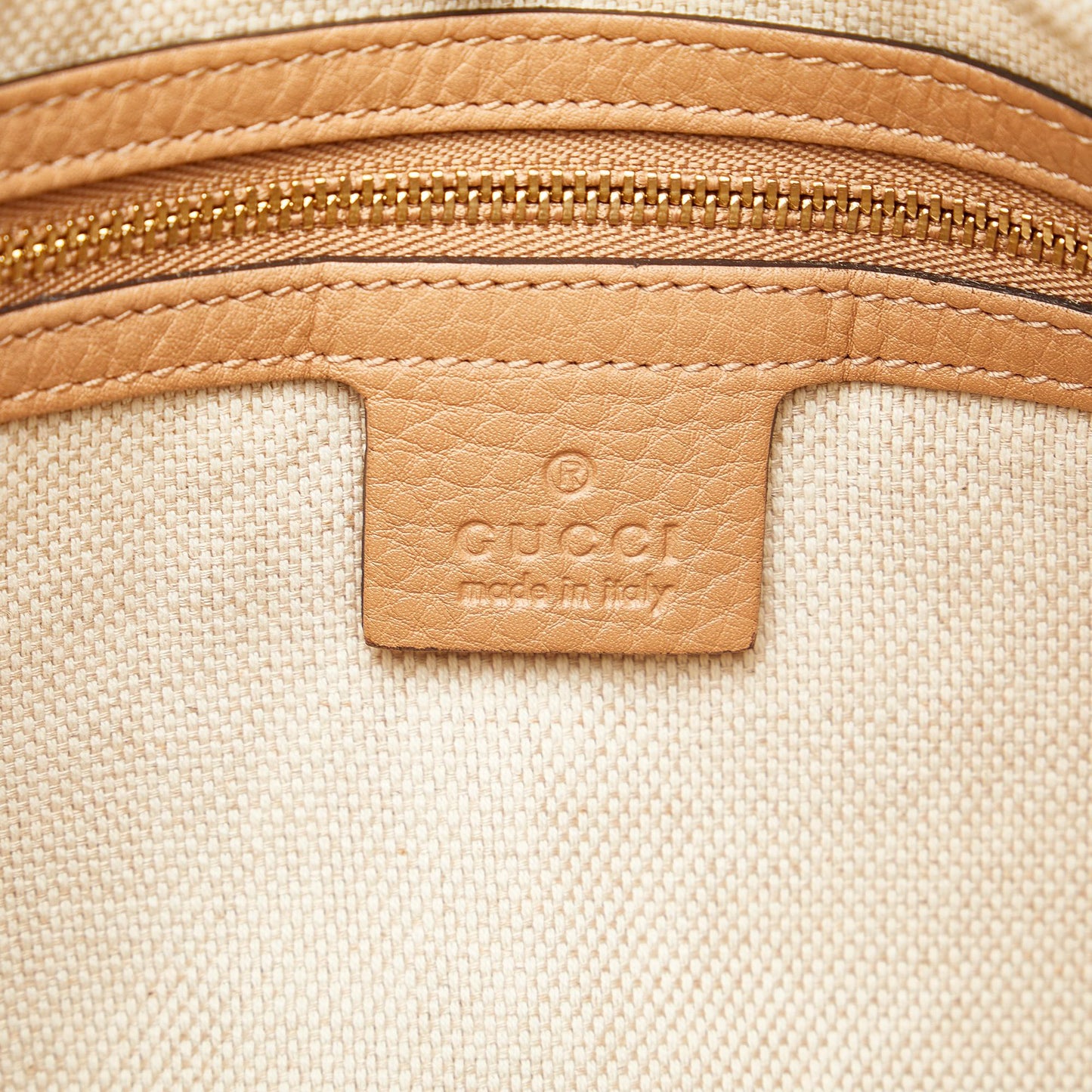 Gucci Medium Canvas Soho Chain Tote (SHG-MTThDG)