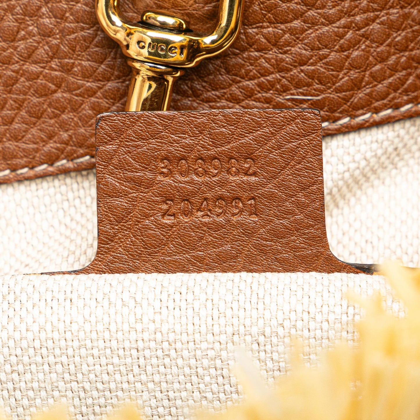 Gucci Medium Canvas Soho Chain Tote (SHG-jgKA4a)