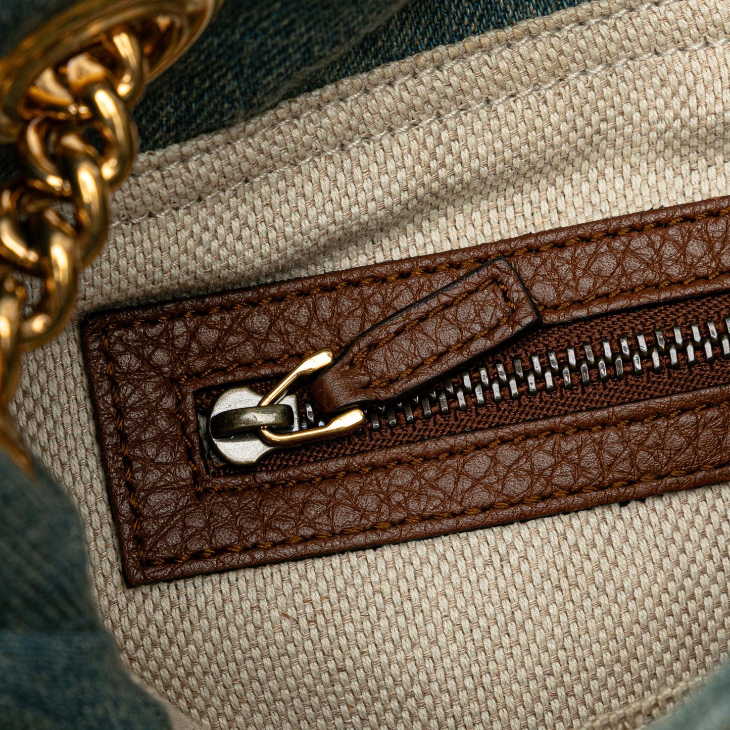 Gucci Medium Denim Soho Chain Tote (SHG-HWzqzR)