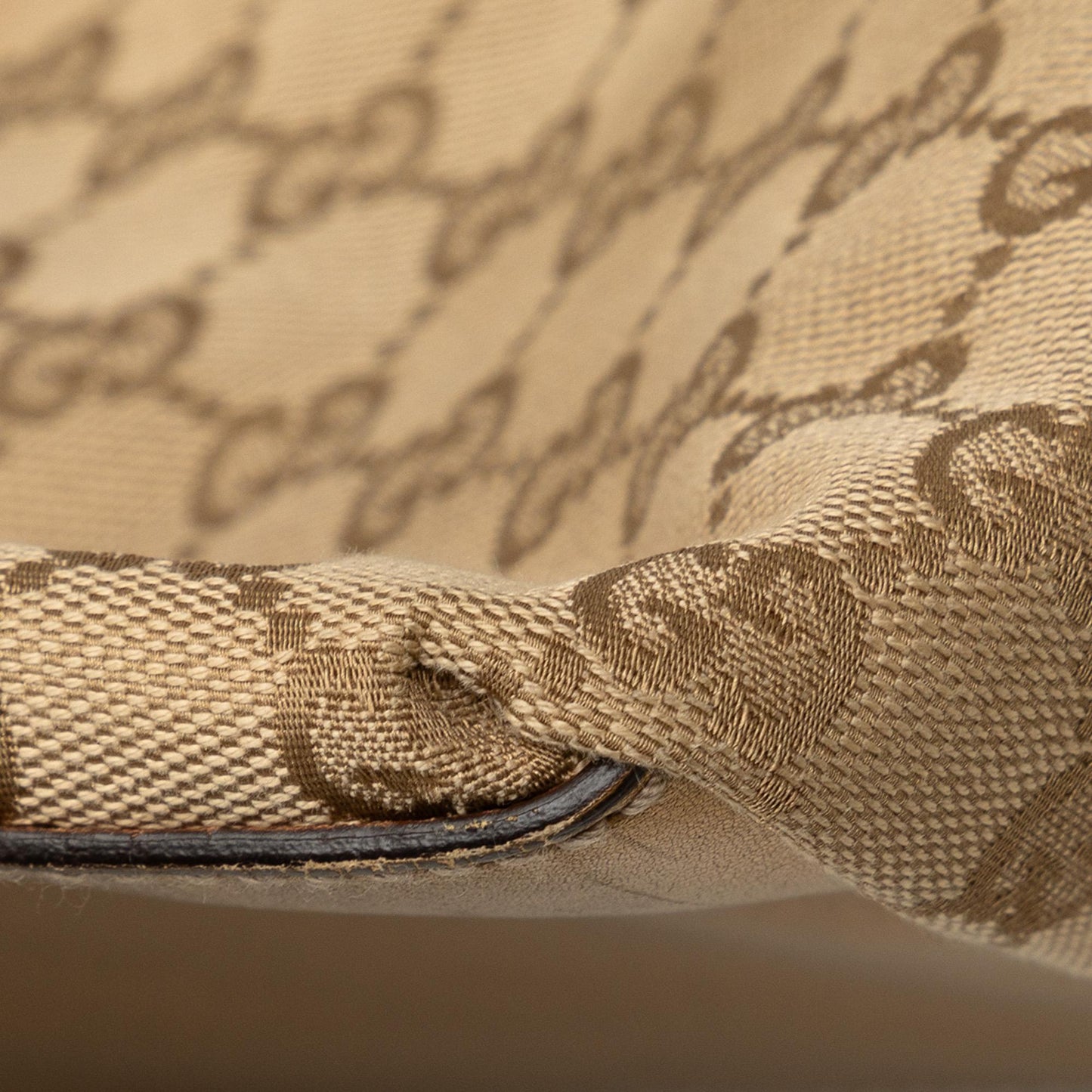 Gucci Medium GG Canvas Web Zip Handbag (SHG-kEKFuo)