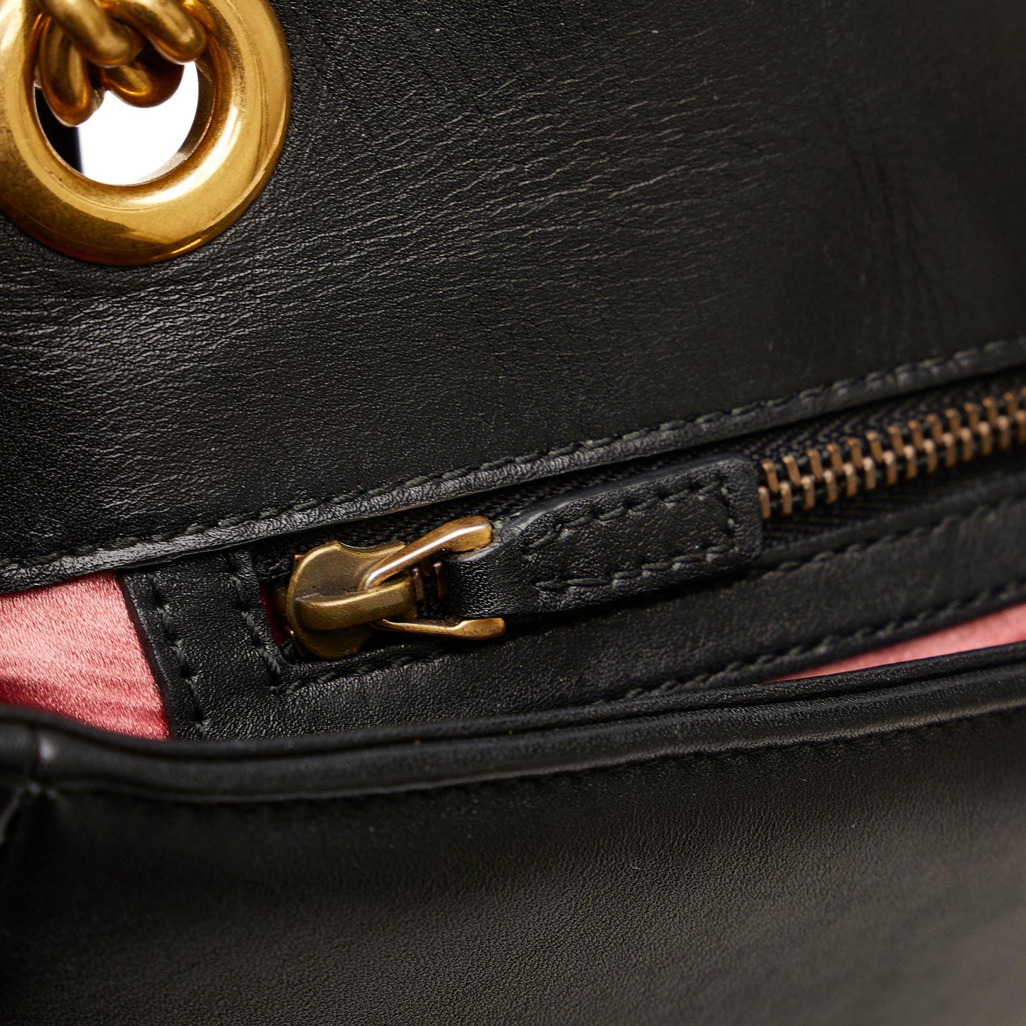Gucci Medium GG Marmont Matelasse Crossbody Bag (SHG-7JKm0K)