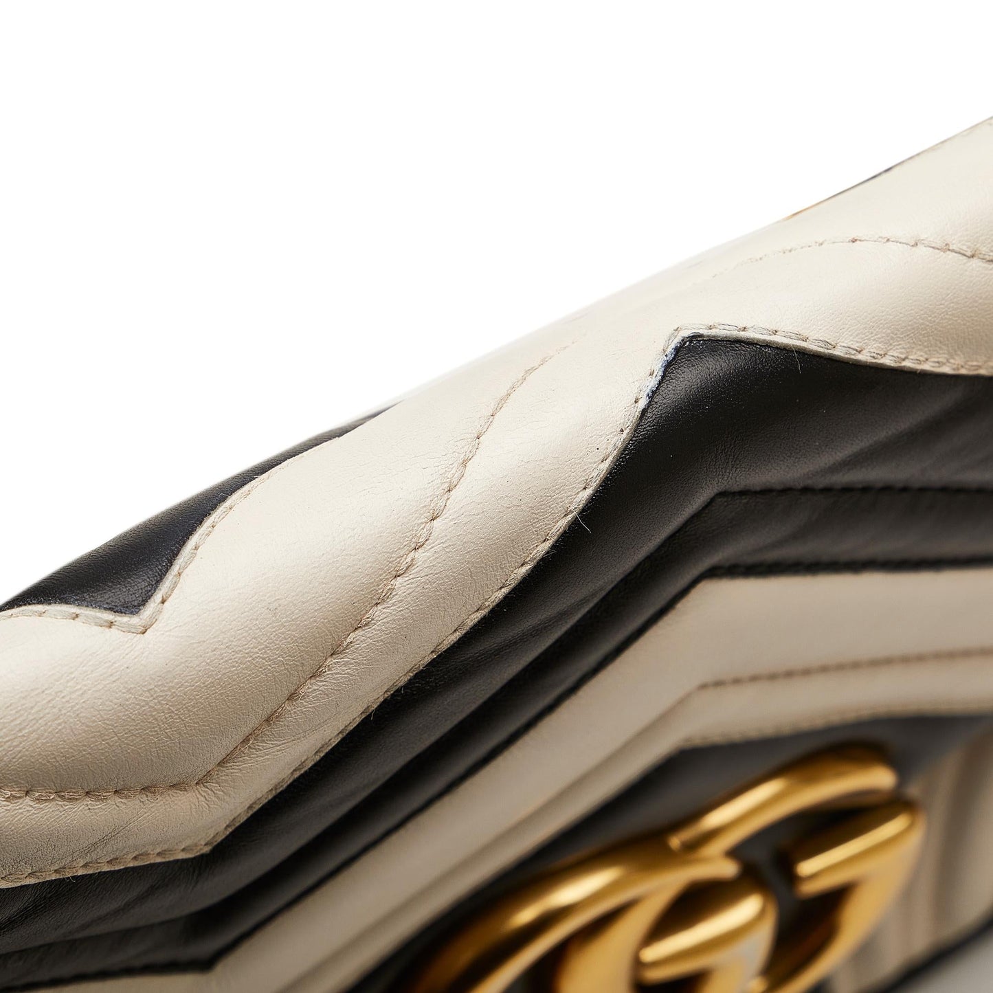 Gucci Medium GG Marmont Matelasse Crossbody Bag (SHG-7JKm0K)