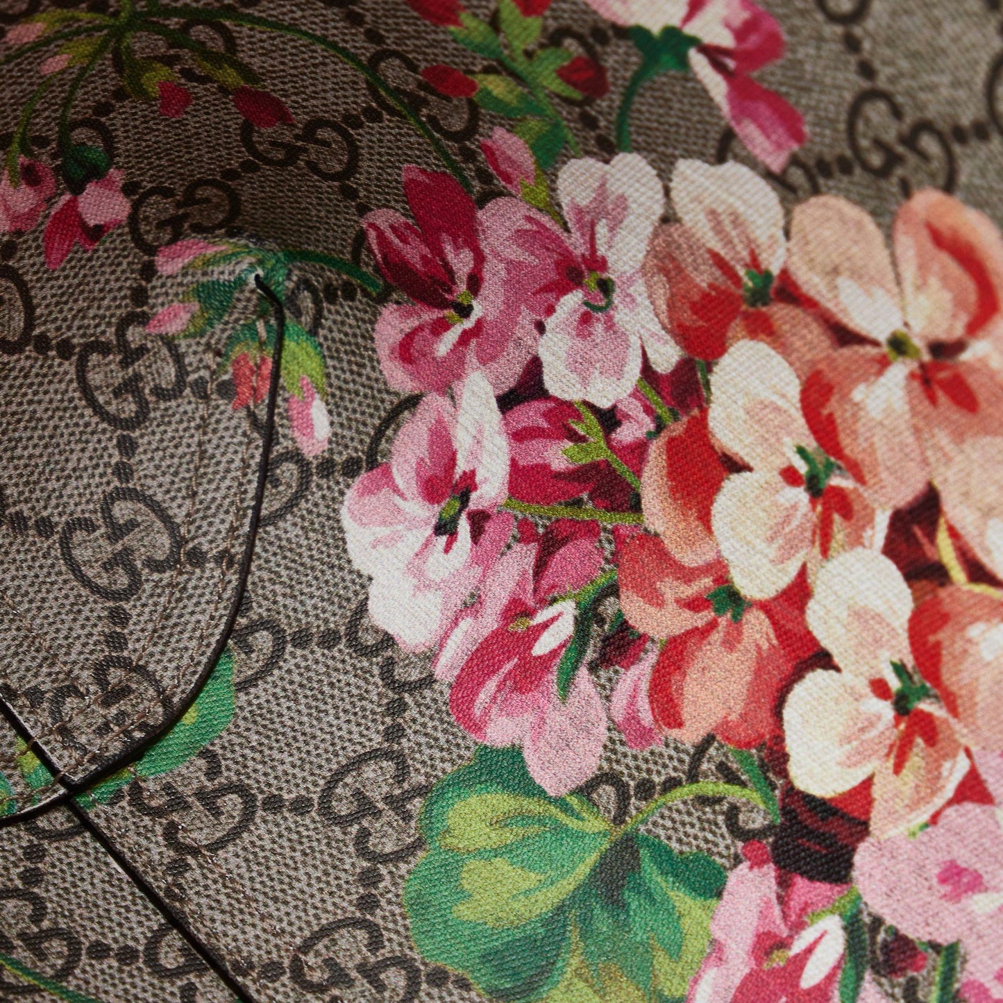 Gucci Medium GG Supreme Blooms Reversible Tote Bag (SHG-MCuCAI)