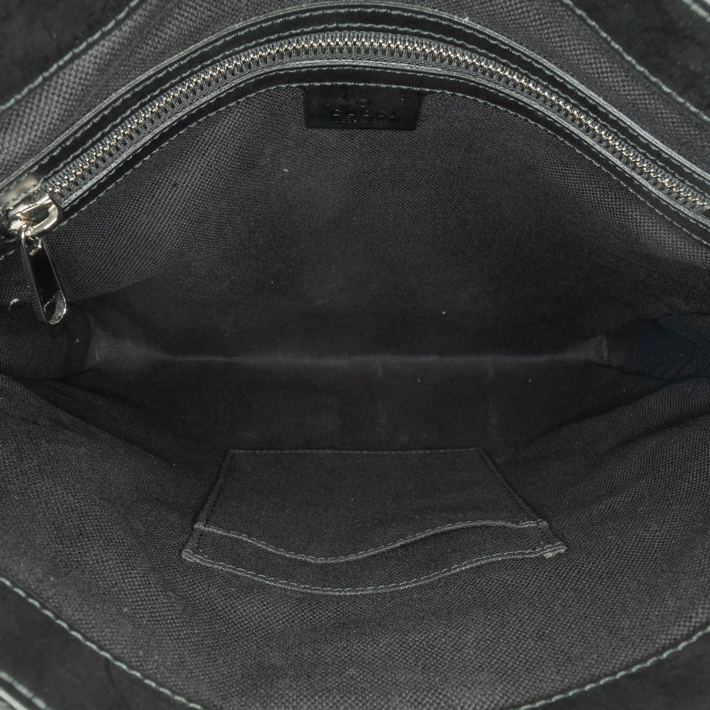 Gucci Medium GG Supreme Crossbody (SHG-f3rHKp)
