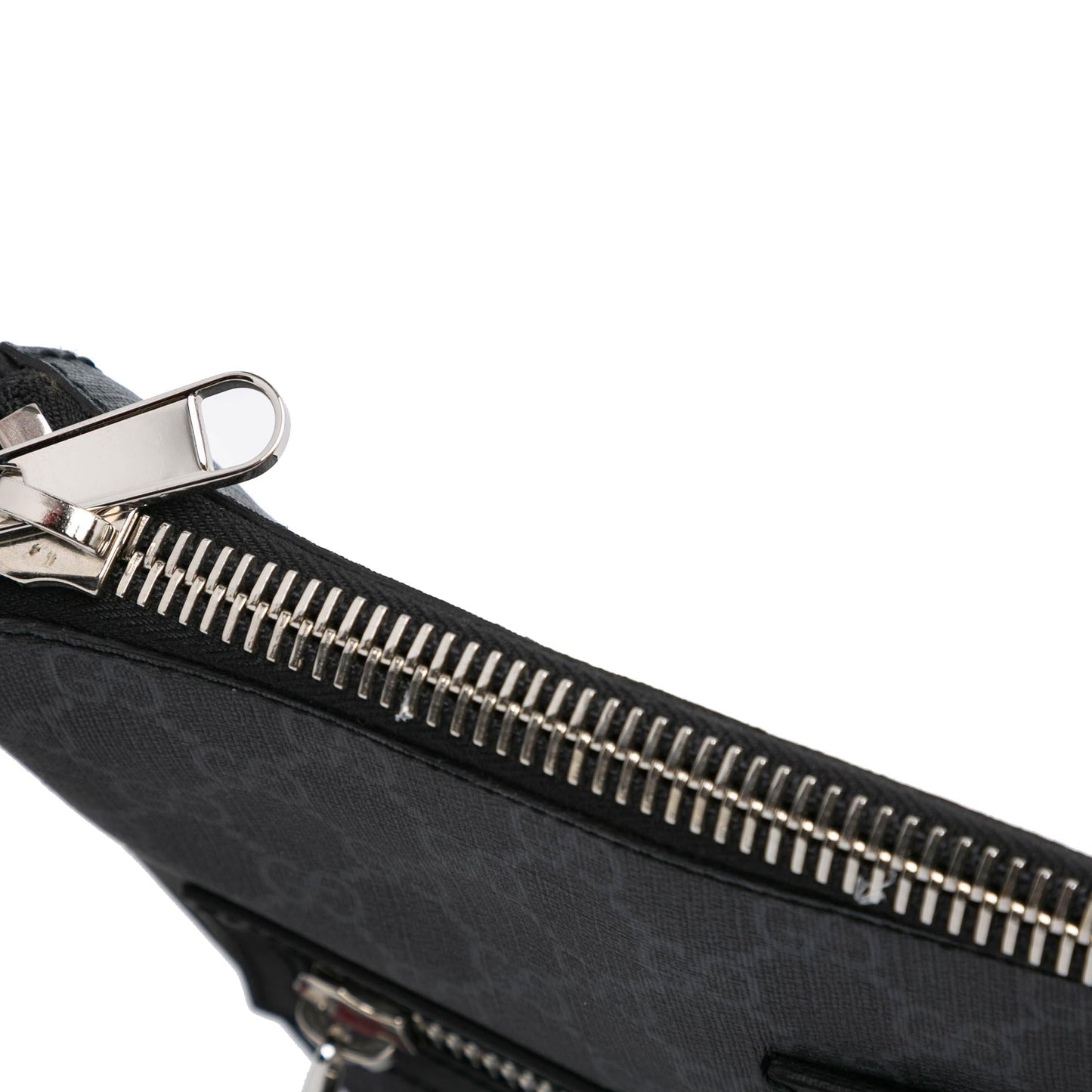 Gucci Medium GG Supreme Crossbody (SHG-f3rHKp)