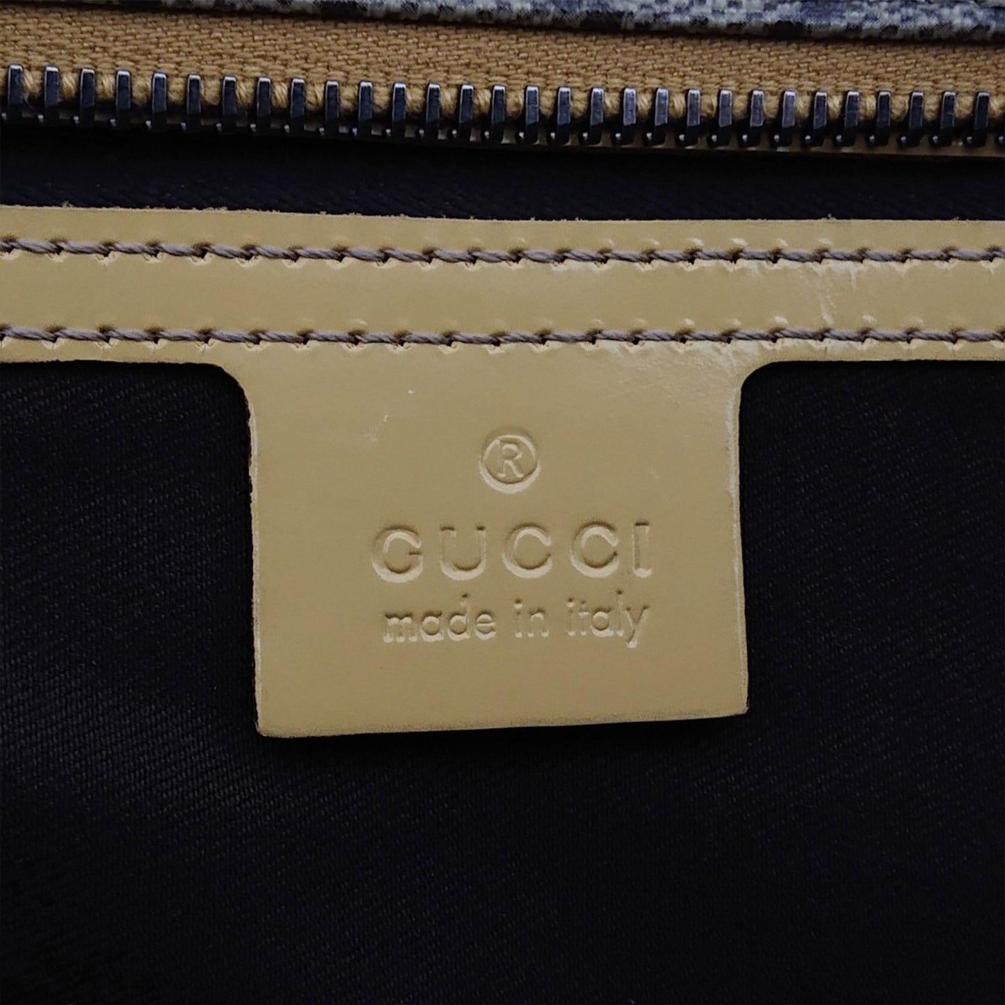 Gucci Medium GG Supreme Joy Tote (SHG-OBHtyF)