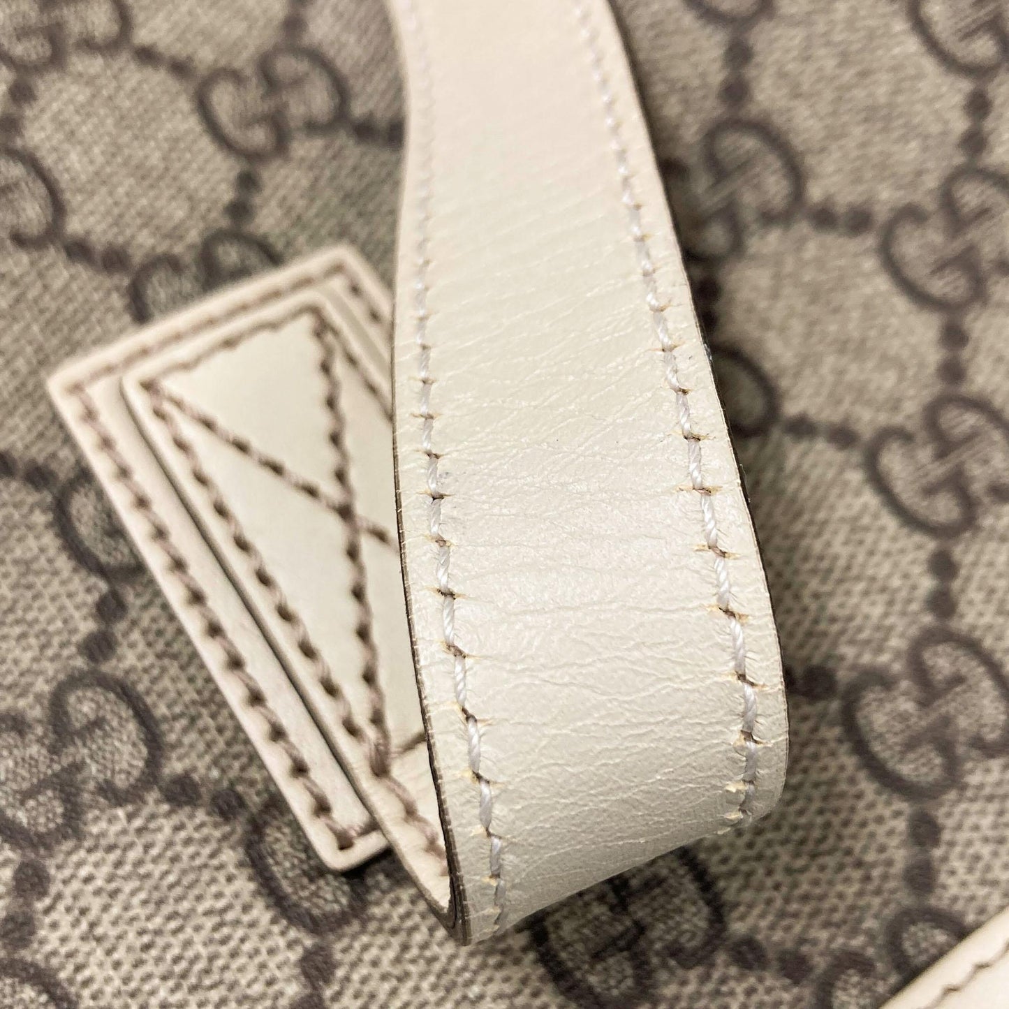 Gucci Medium GG Supreme Joy Tote (SHG-jy1Z5D)
