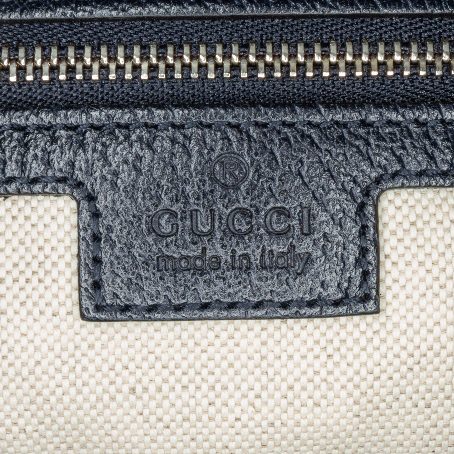 Gucci Medium GG Supreme Ophidia Tote (SHG-j9t1ZS)
