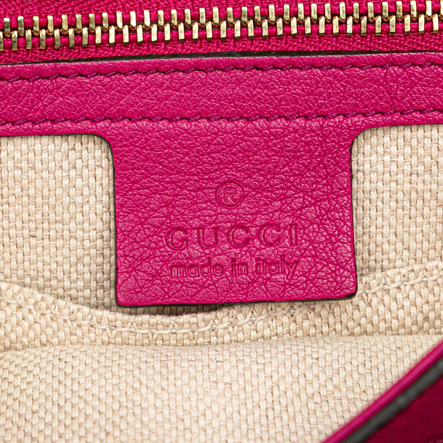 Gucci Medium Leather Soho Chain Flap Crossbody (SHG-eeJesX)