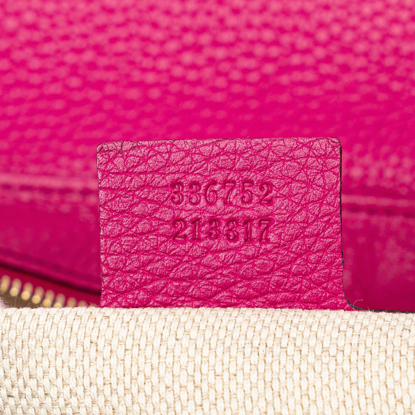 Gucci Medium Leather Soho Chain Flap Crossbody (SHG-eeJesX)