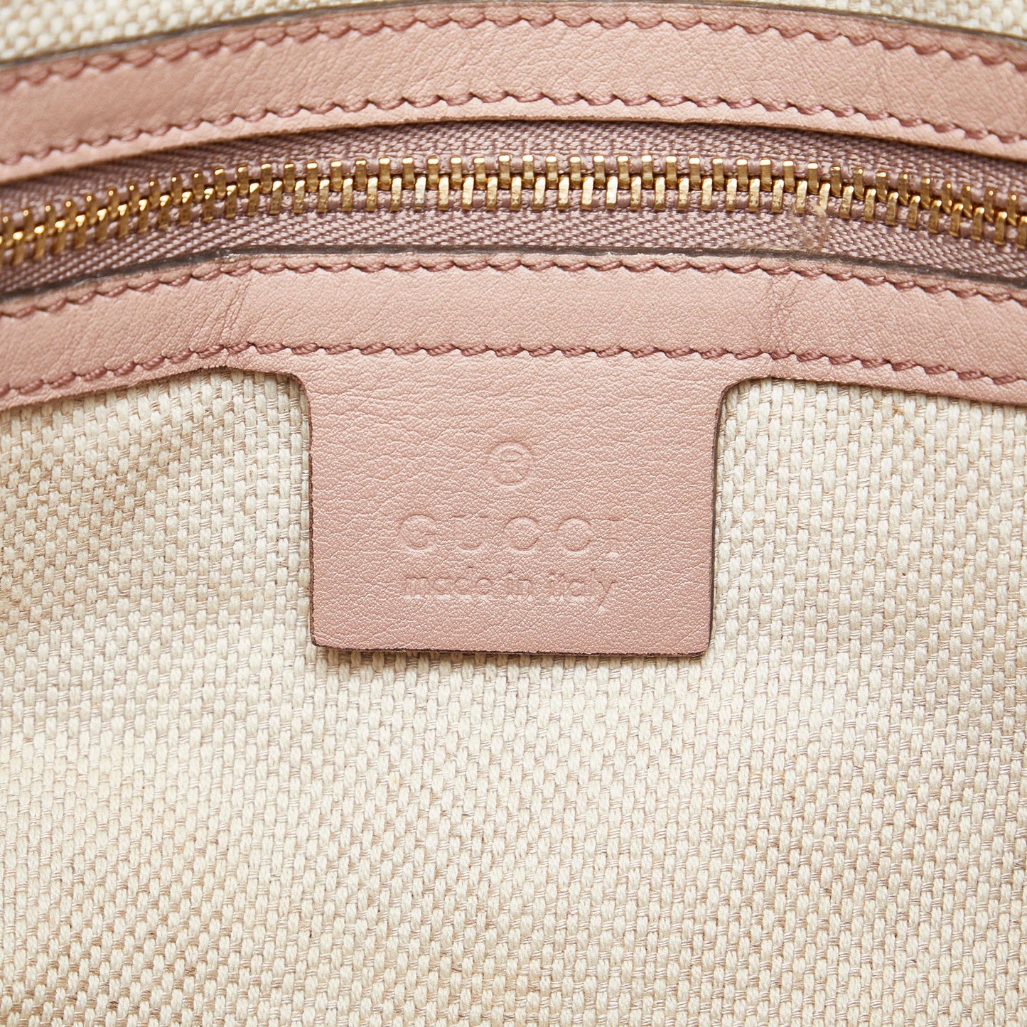 Gucci Medium Patent Soho Chain Tote (SHG-YIWtty)