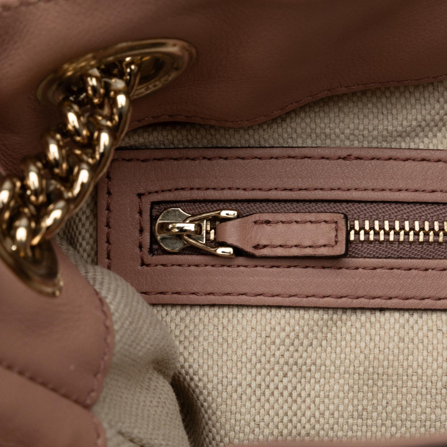 Gucci Medium Patent Soho Chain Tote (SHG-jrt6iJ)