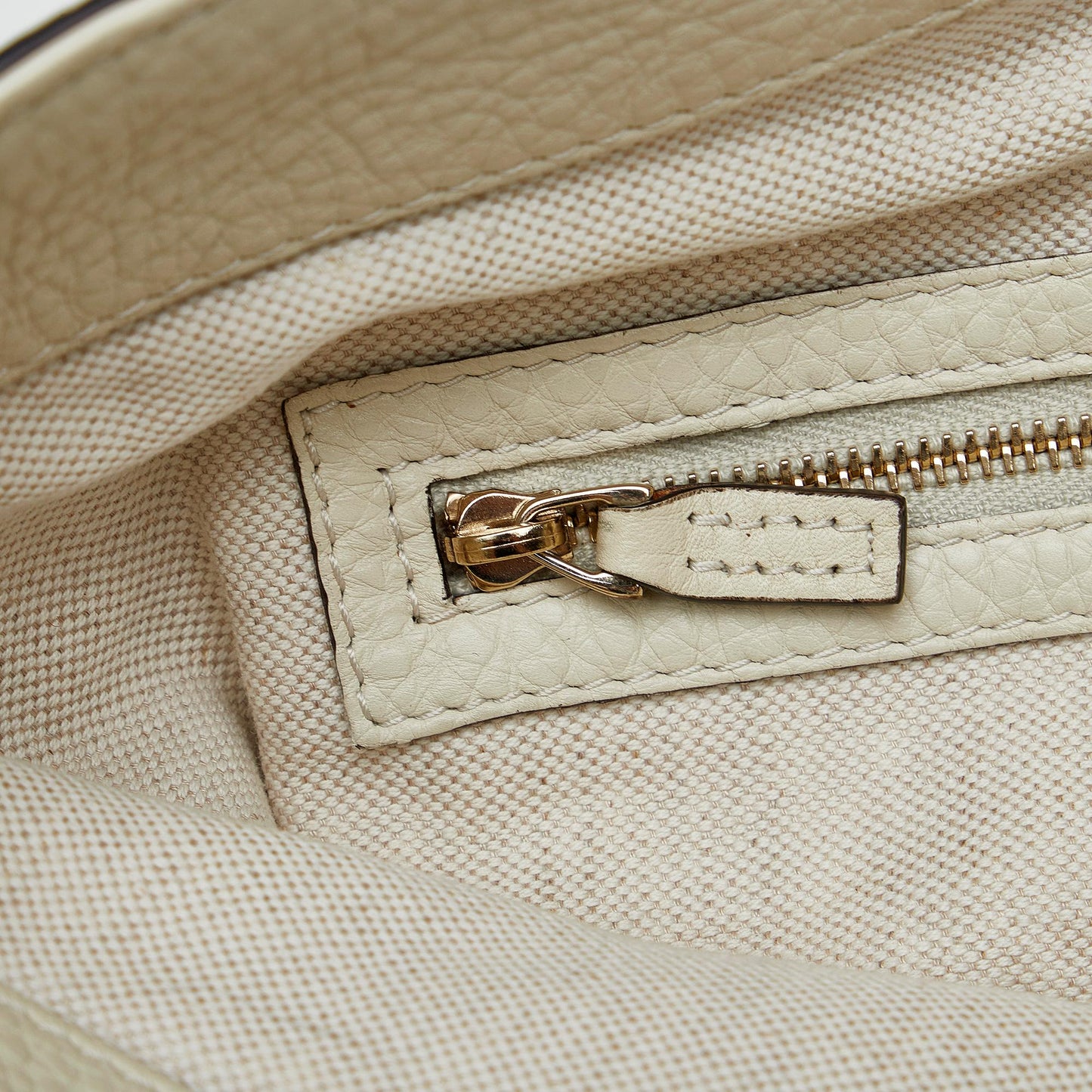 Gucci Medium Raffia Bamboo Shopper Tote (SHG-Po0R3i)