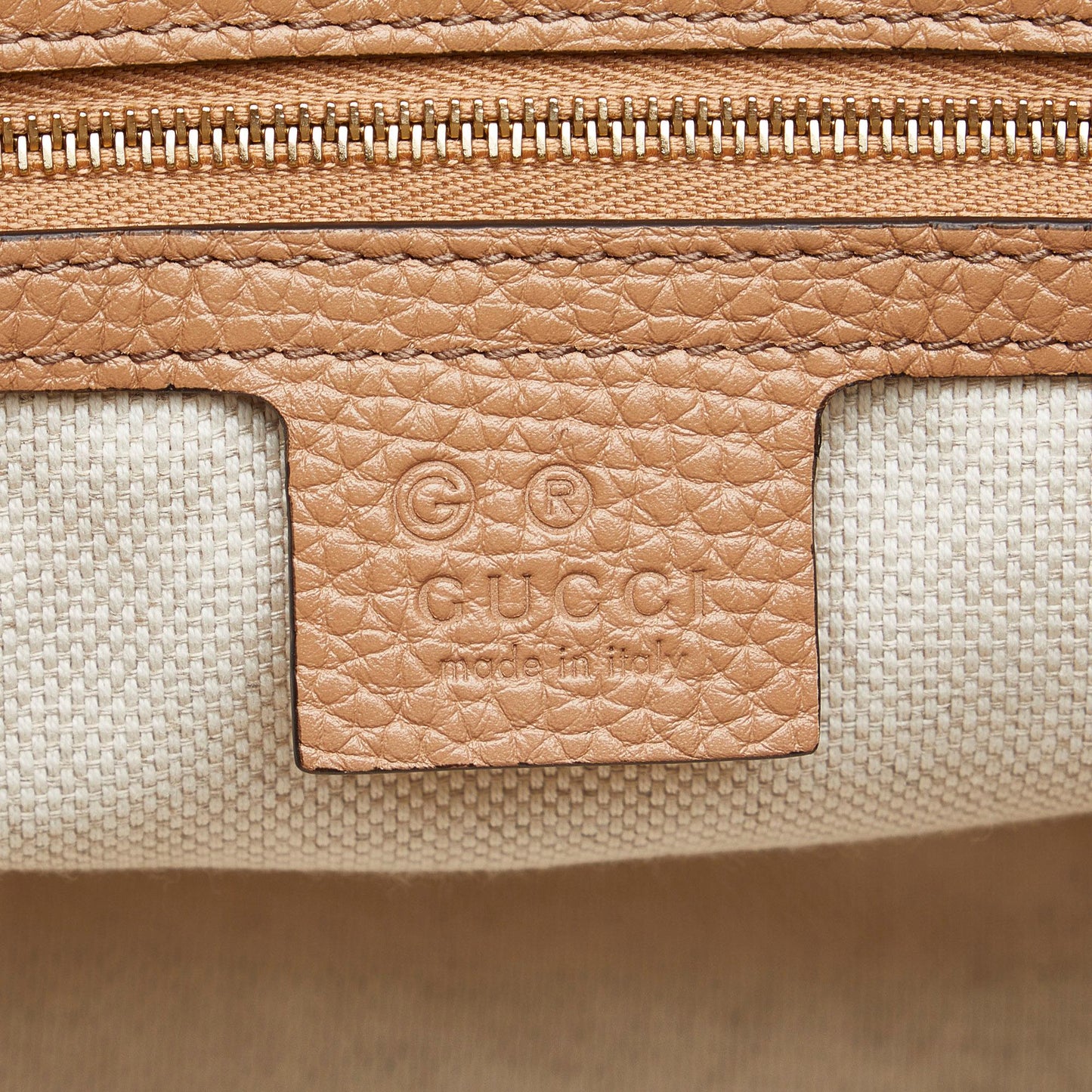 Gucci Medium Soho Chain Tote (SHG-z86Ecn)