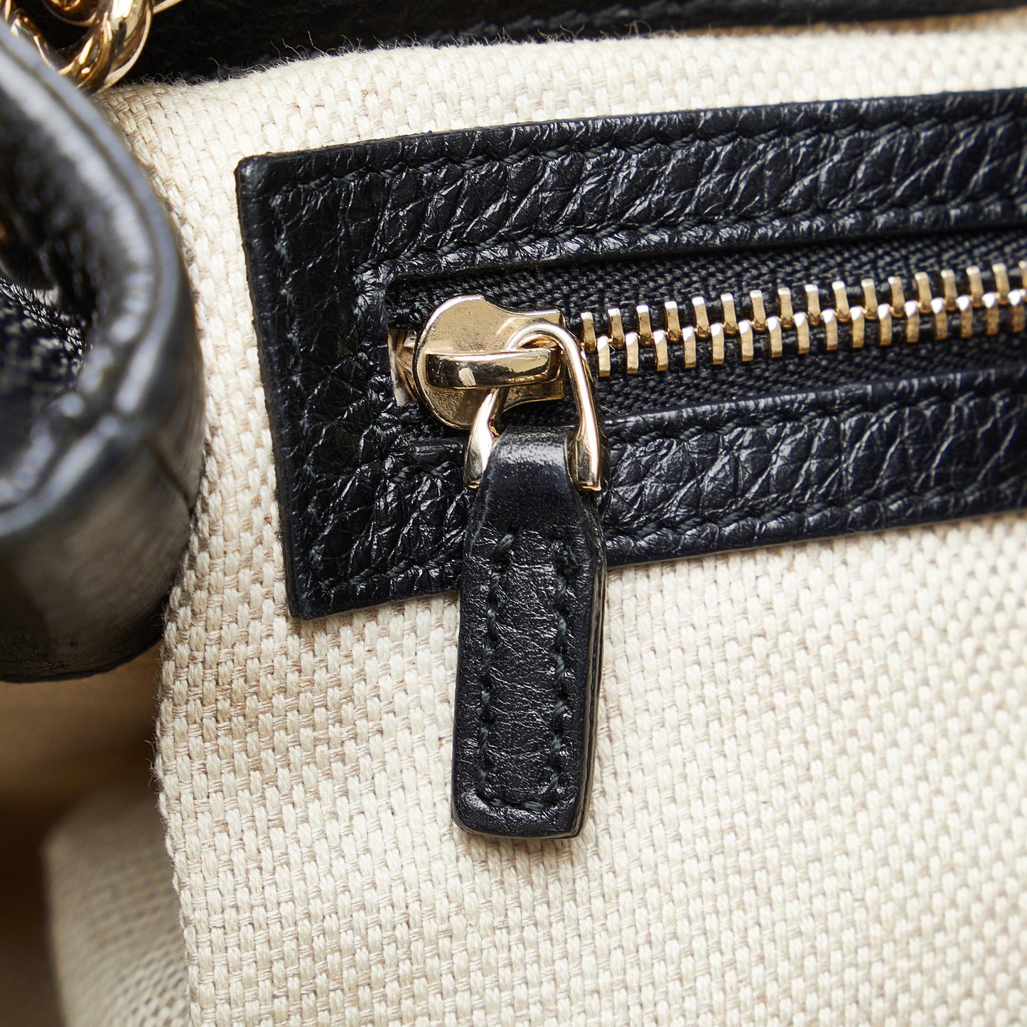Gucci Medium Soho Chain Tote (SHG-vaekVp)