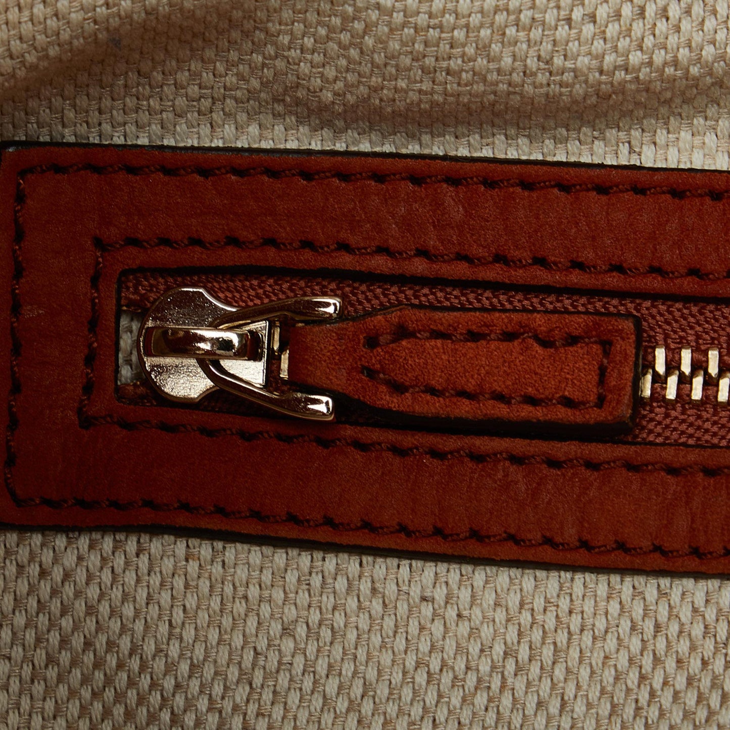 Gucci Medium Soho Chain Tote (SHG-FaYbYu)