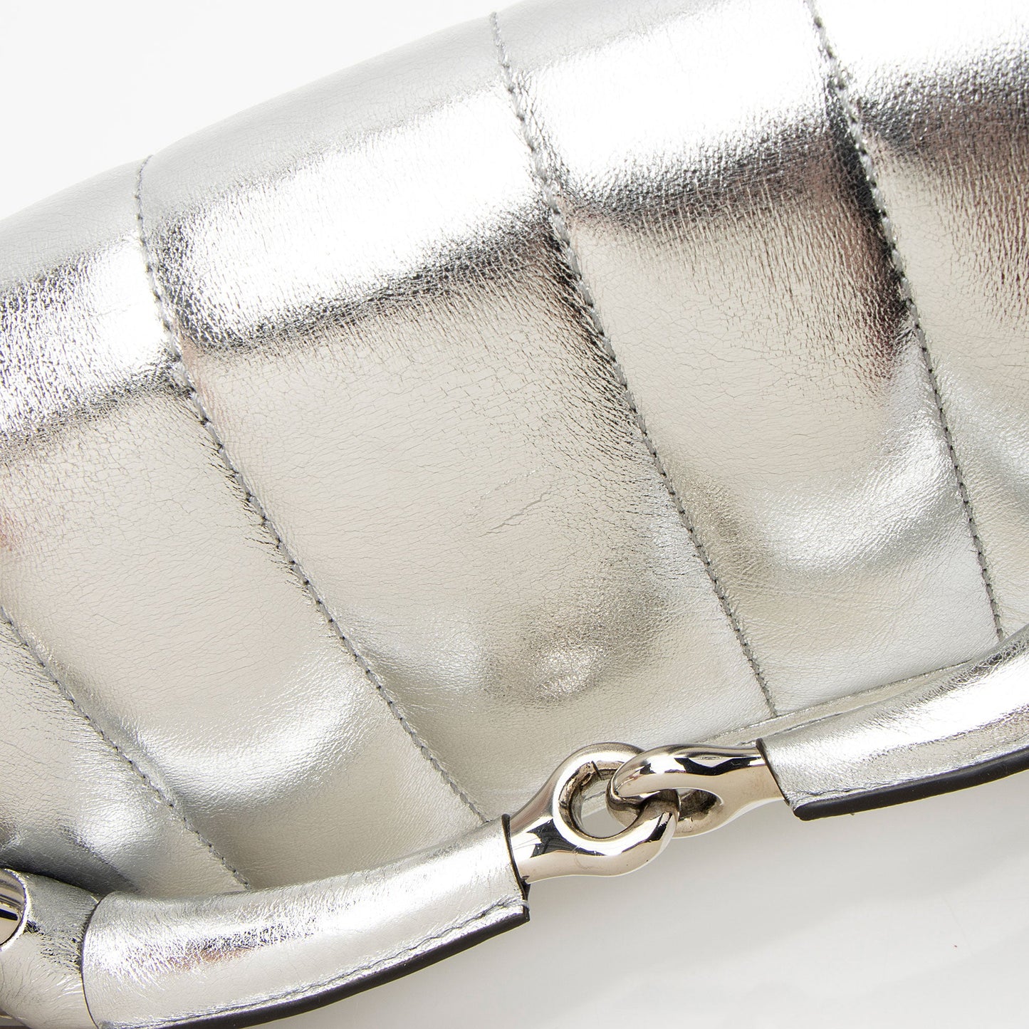 Gucci Metallic Calfskin Horsebit Chain Medium Shoulder Bag (SHF-dYk9f1)